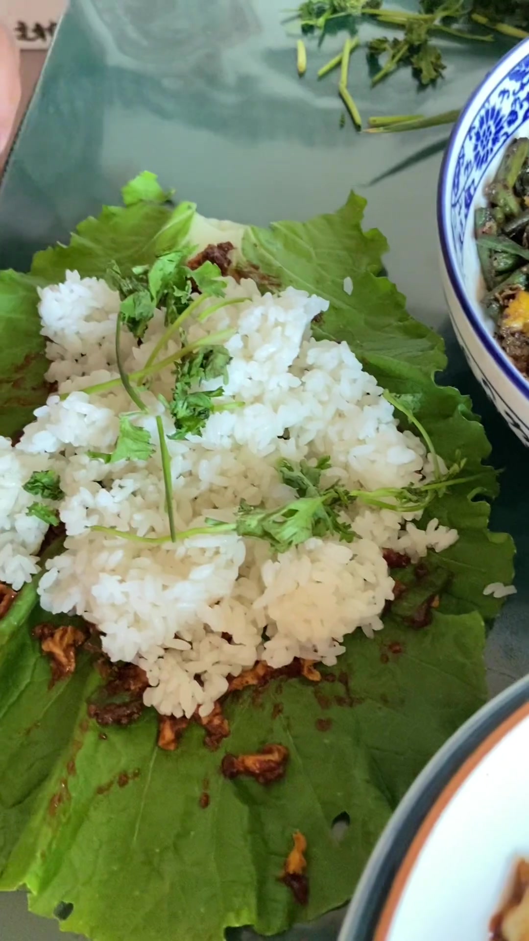 大学生弟弟开学倒数两天,想吃打菜包,正好自己家菜叶子也下来了,配上二米汤是真香啊!比肉香!