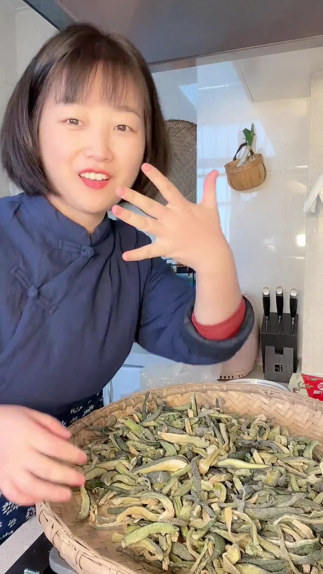 自己做的味道不赖 这些萝卜干够我吃一阵子了