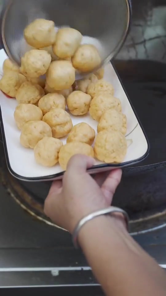 用十三斤的马鲛鱼做鱼丸和鱼饼,细腻嫩滑,少淀粉制作好吃不腻!