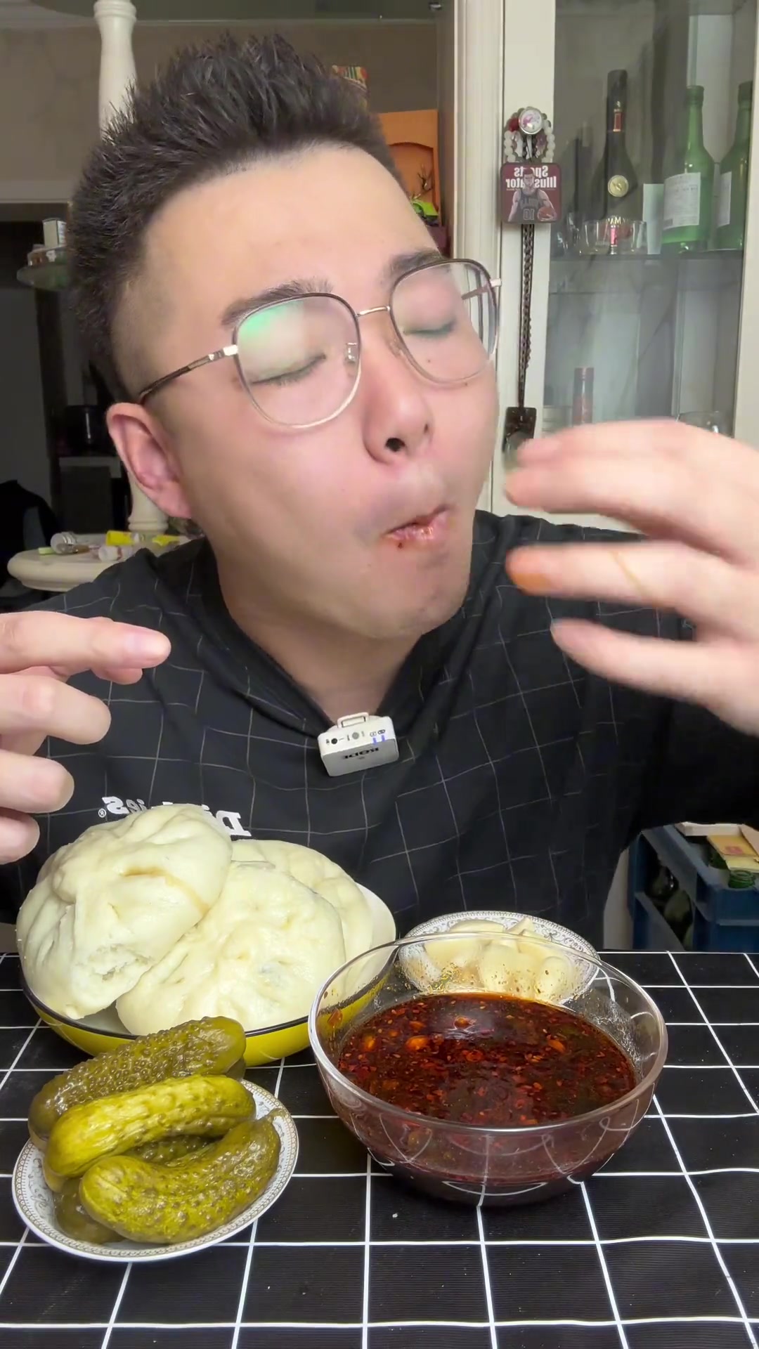 蒸了一锅韭菜鸡蛋馅的大包子