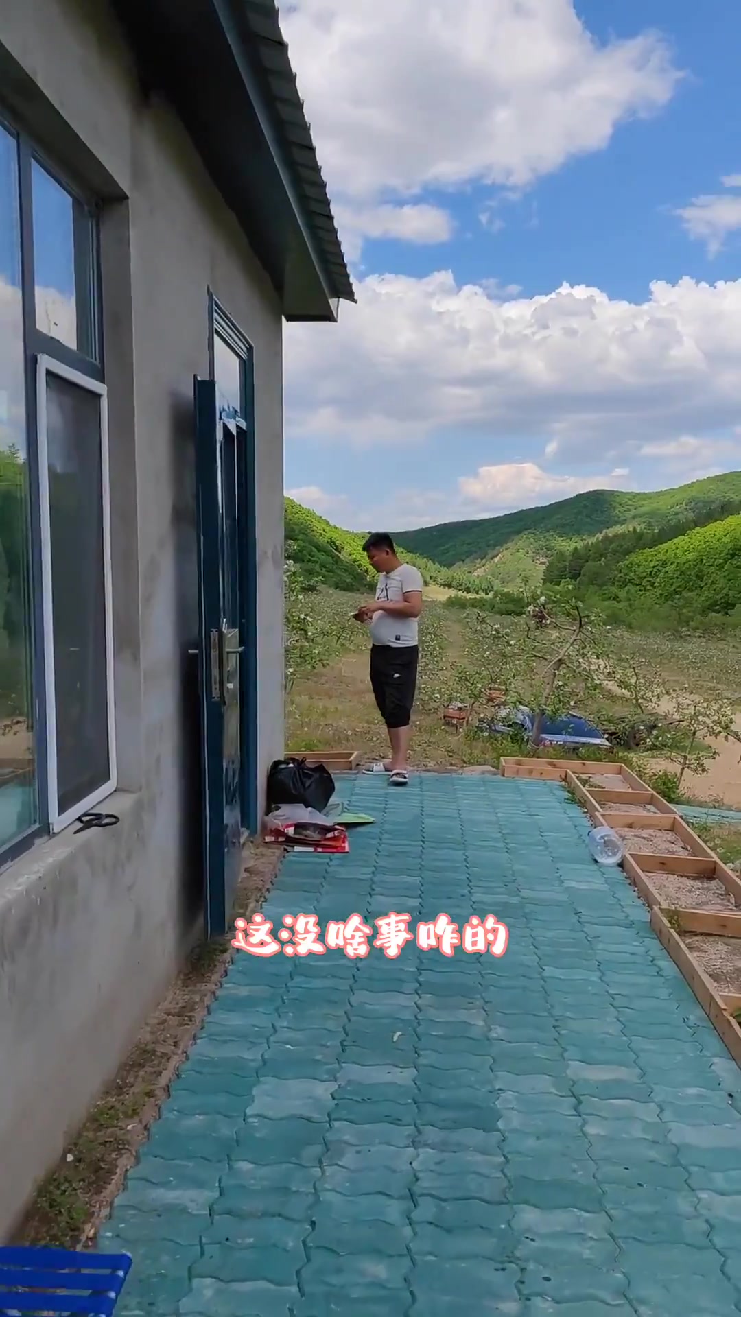 今天媳妇儿来视察,又被老二扫荡了,糖醋排骨,配上木须肉。