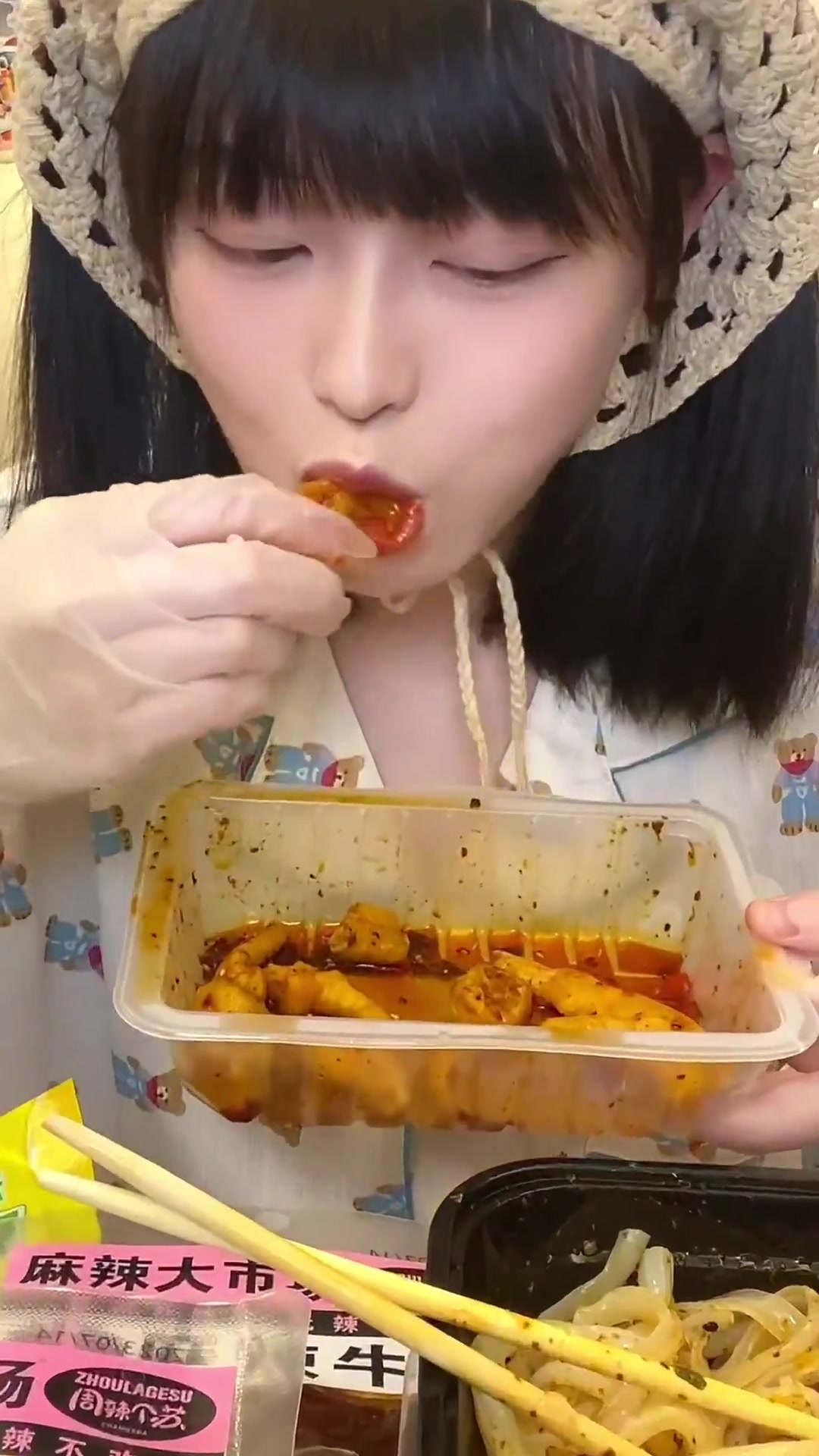 115斤美食博主辣味肉肉零食测评