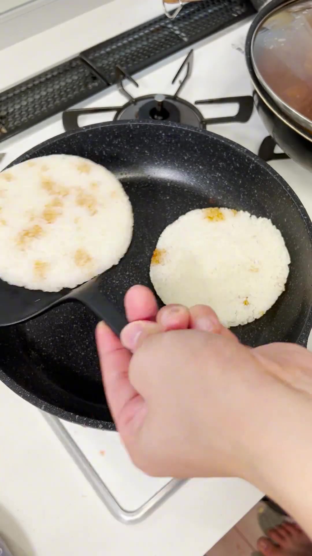 一整只螃蟹做汉堡有多过瘾?