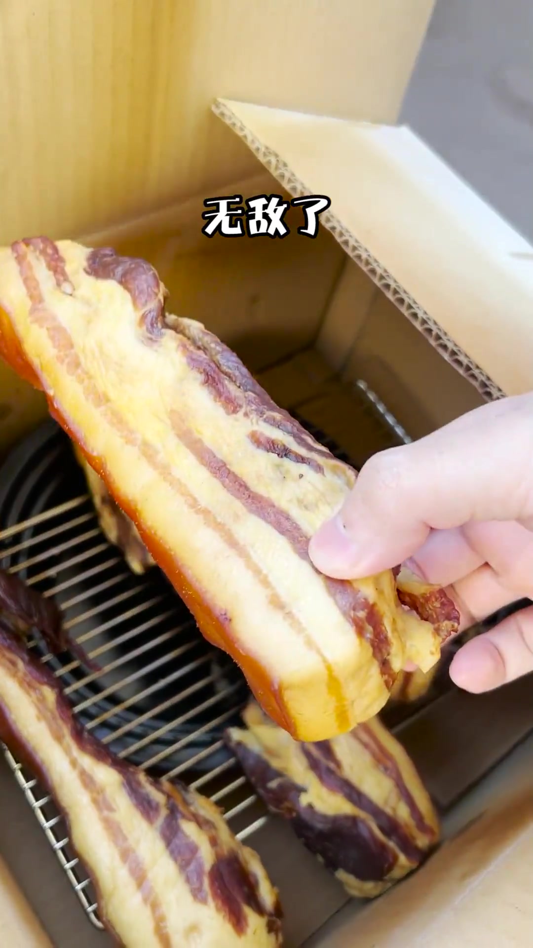 如果没有冰箱的话怎么保存肉?烟熏腊肉!