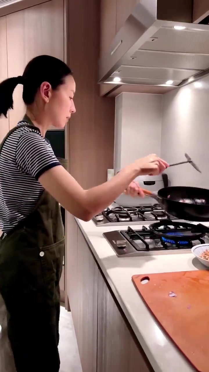 又是一道小朋友爱吃的菜!洋葱鸡丁来啦!