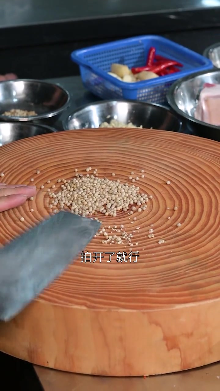 猪心好吃是有技巧的,今天请师傅来一起教大家做这道胡椒蒸猪心