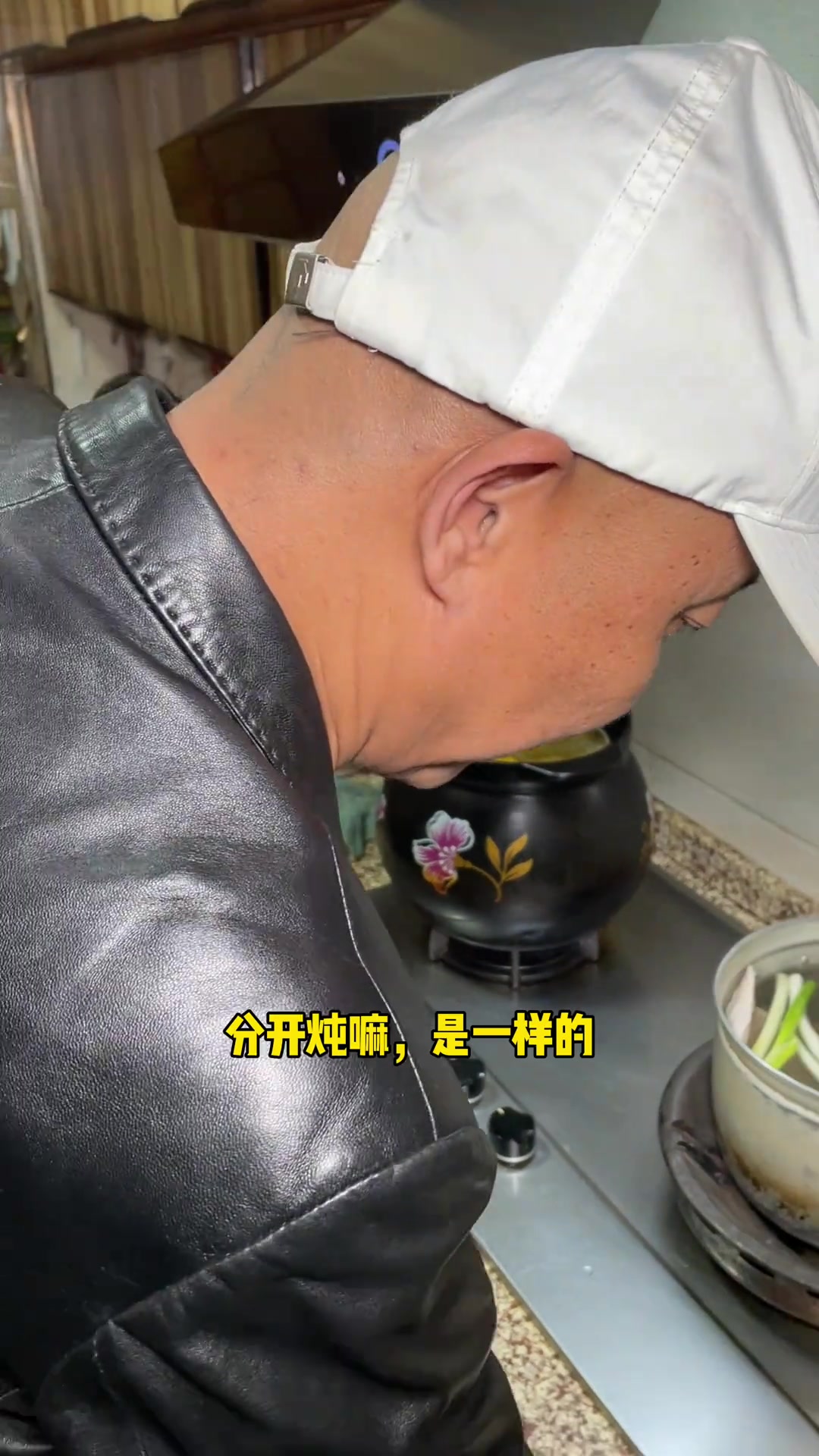 耍哥厨房之“家庭版肚子炖鸡汤”,这样炖出来的鸡汤颜