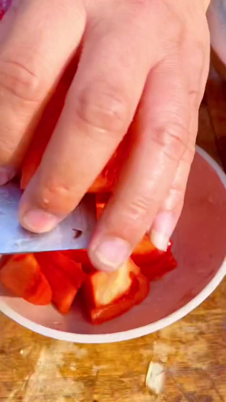 西红柿炖牛腩做法!