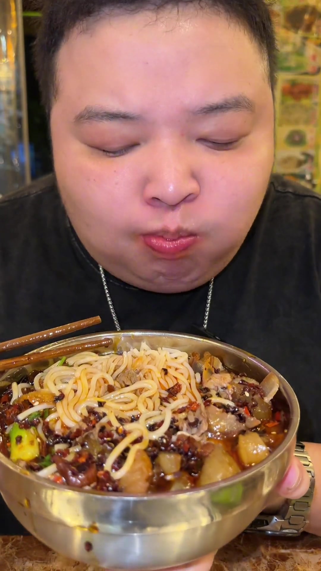 凉飕飕的凌晨来一碗顶配牛肉粉是一种什么样的感觉