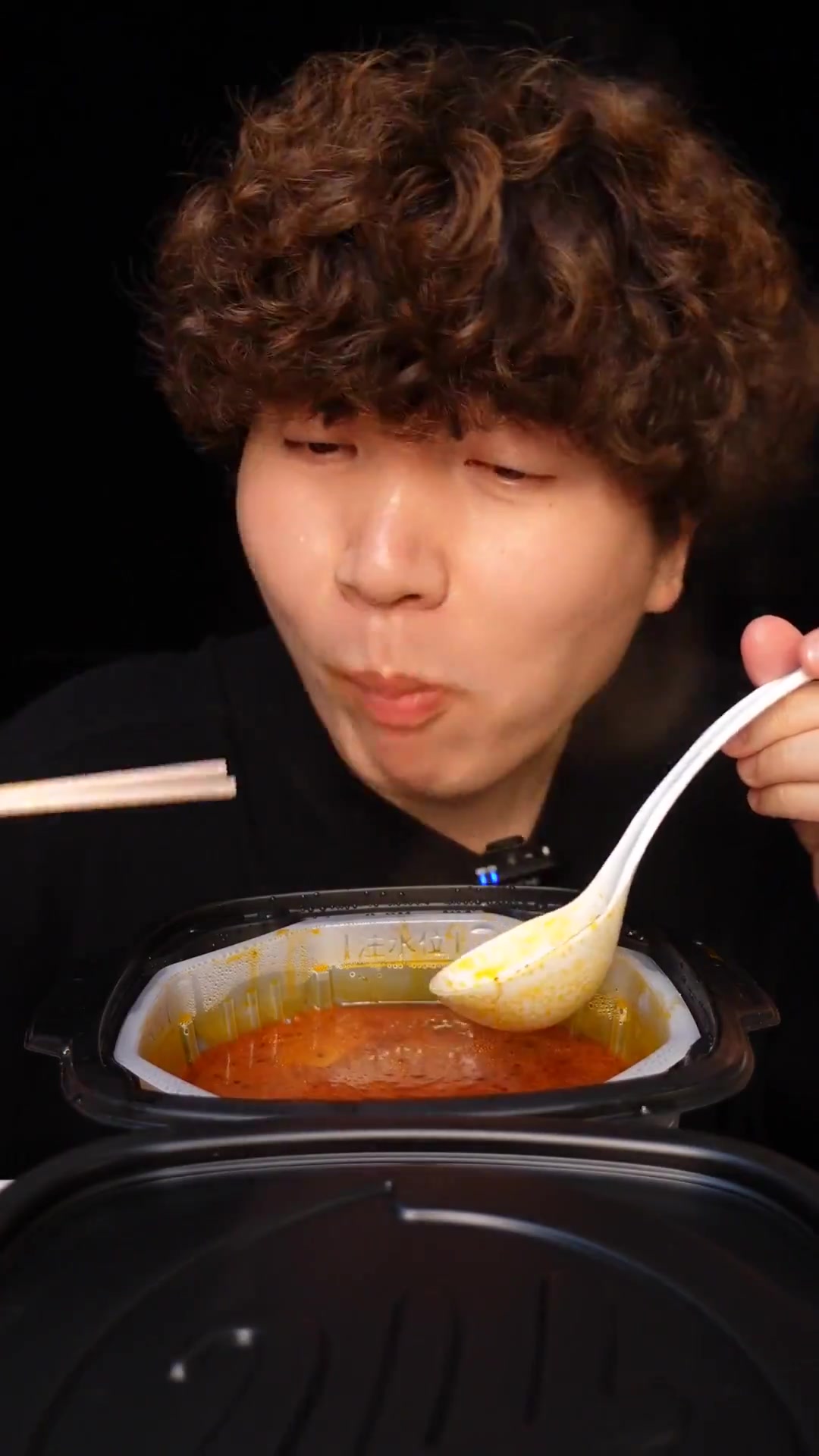 在家煮自热火锅也能做出鸳鸯锅 吃午餐肉的第1052天