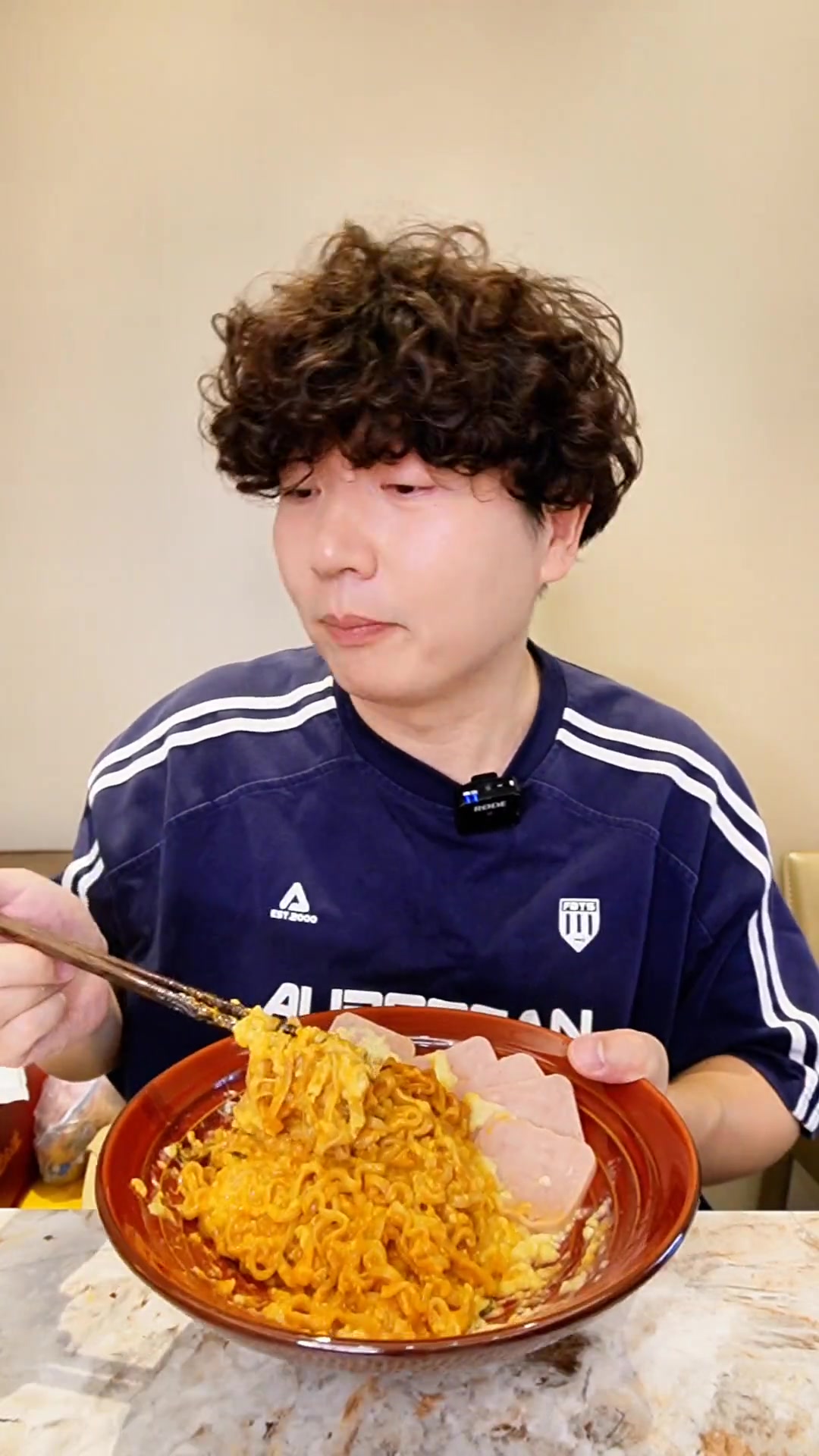 连续吃泡面第46天,一碗一千五百大卡的土豆泥芝士瀑布火鸡面
