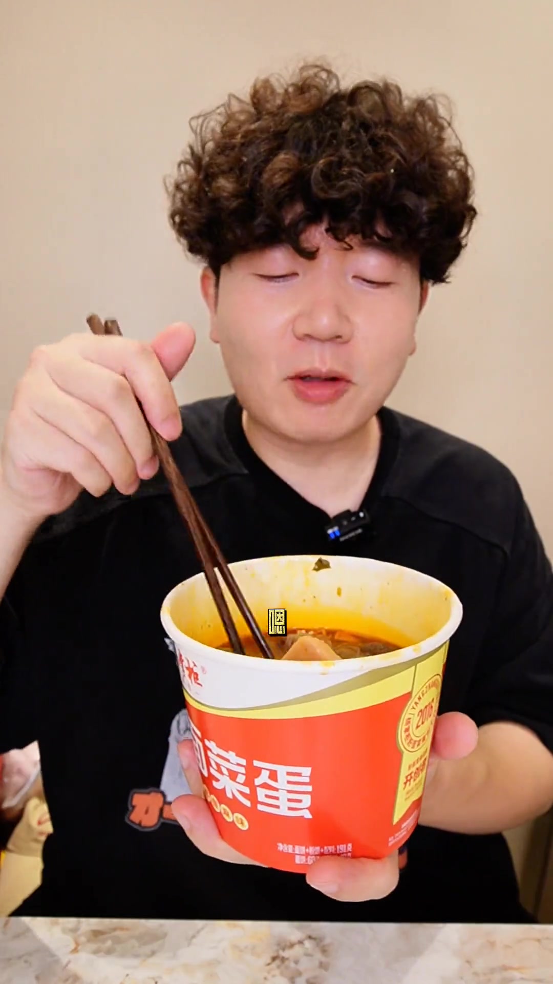 连吃100天泡面第18天,粉面菜蛋里面竟然没有蛋