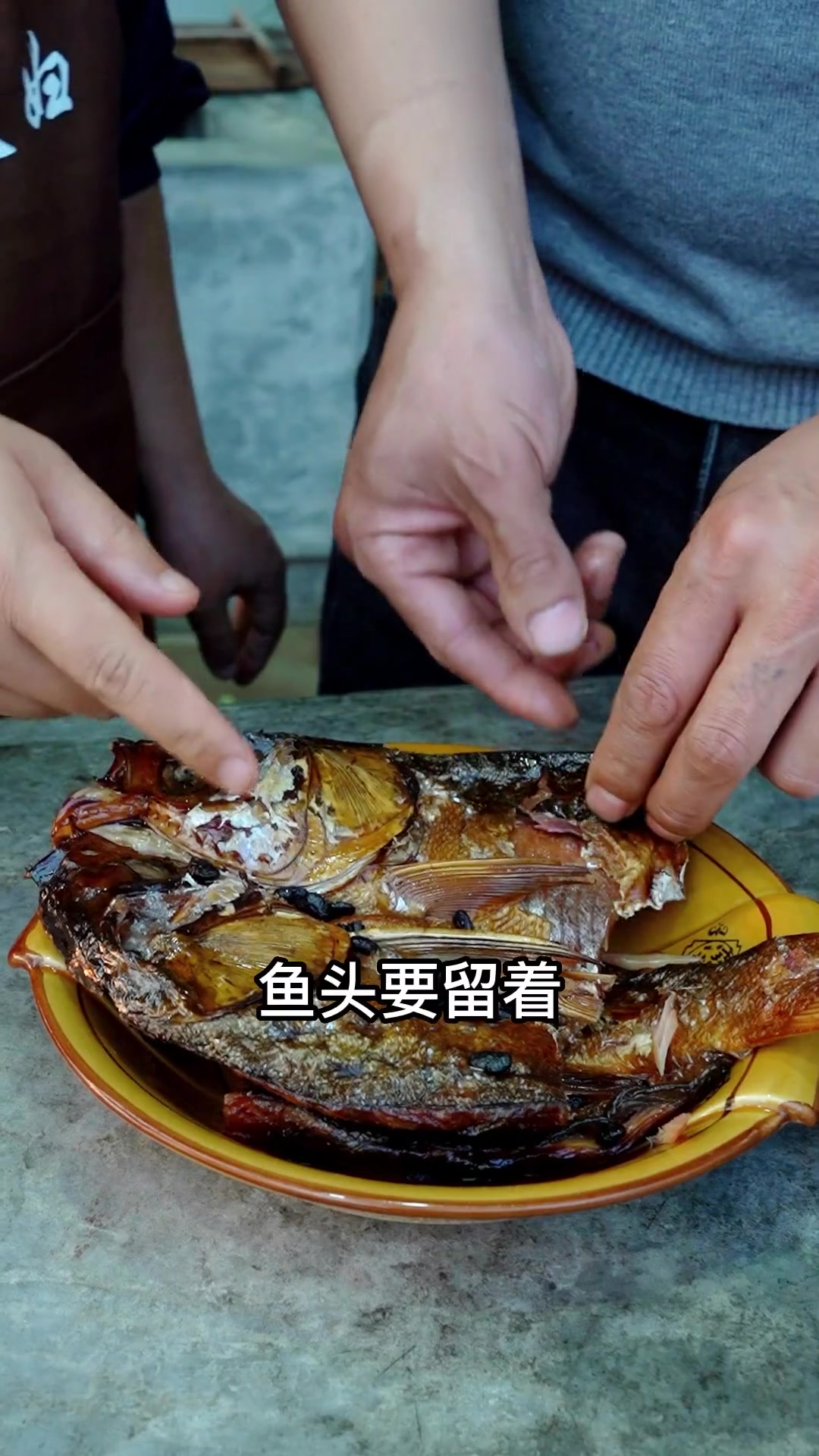 一道简单手撕腊鲢鱼香辣扑鼻、下酒下饭妥妥的!腊鲢鱼