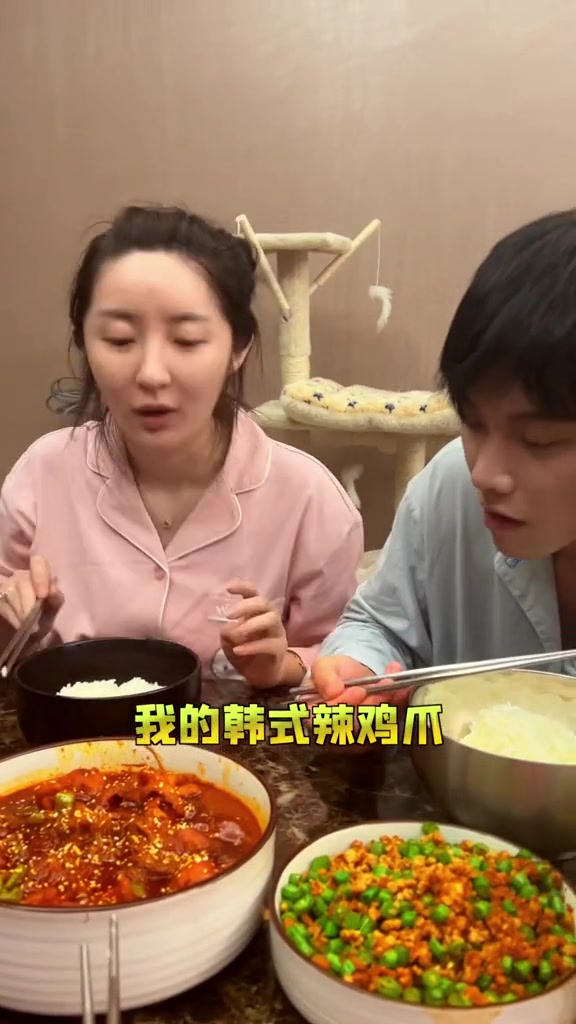放假了 快让朋友做饭给你吃!喜欢吃甜辣的一定要试试这《辣鸡爪》