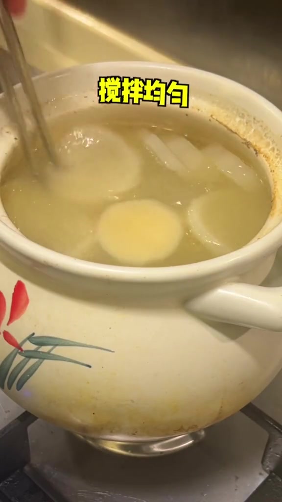 从小最爱喝的《芋子萝卜筒骨汤》让朋友做给你试试!