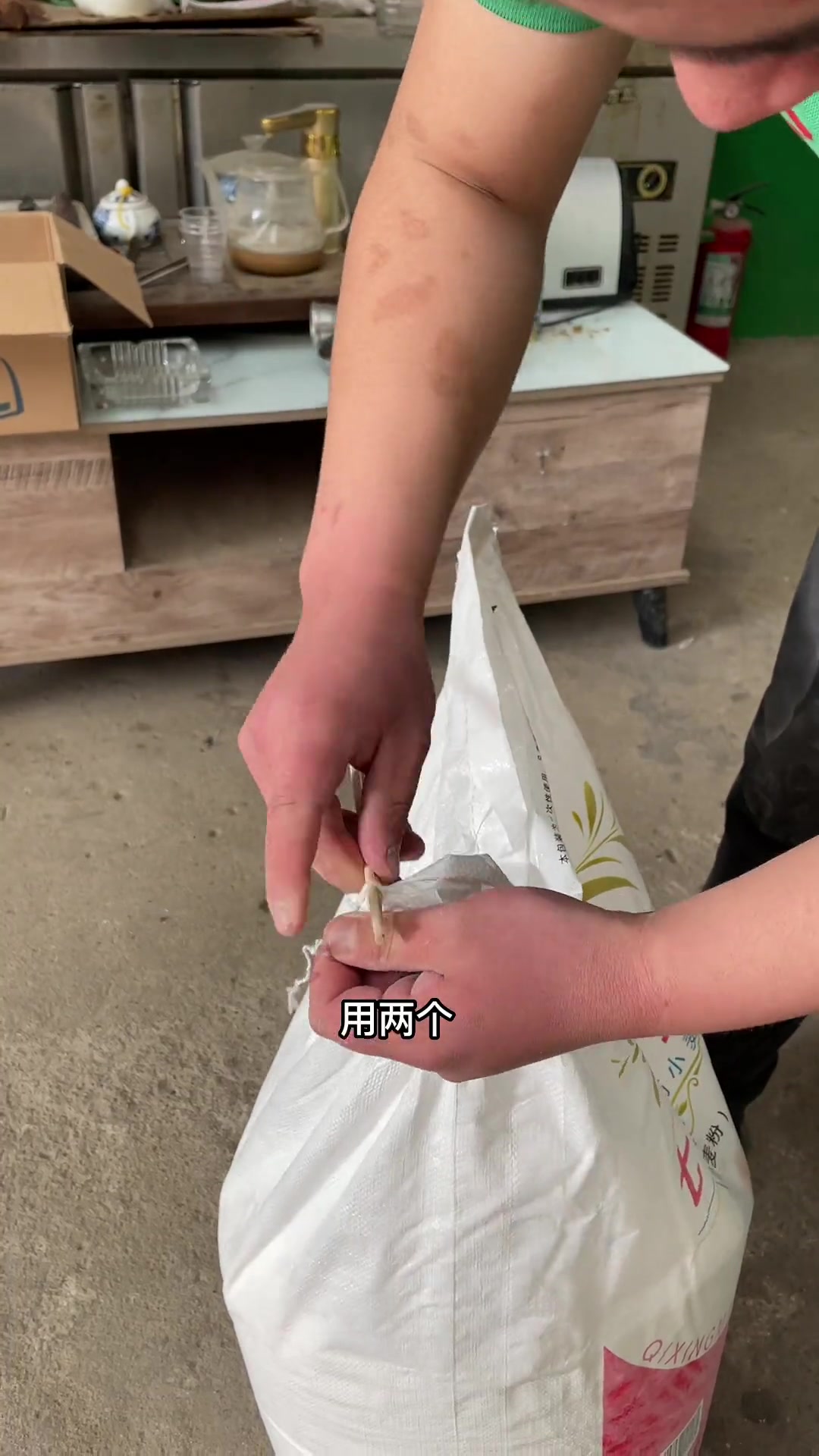 今天教俺老表做牛肉盒子 好吃的很家乡的味道