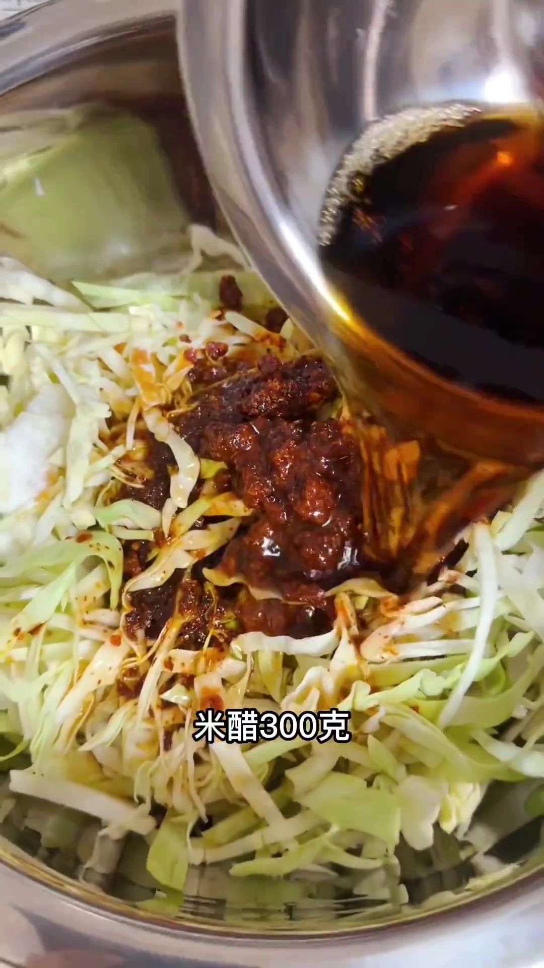 酸甜辣的泡菜,外脆里嫩的臭豆腐