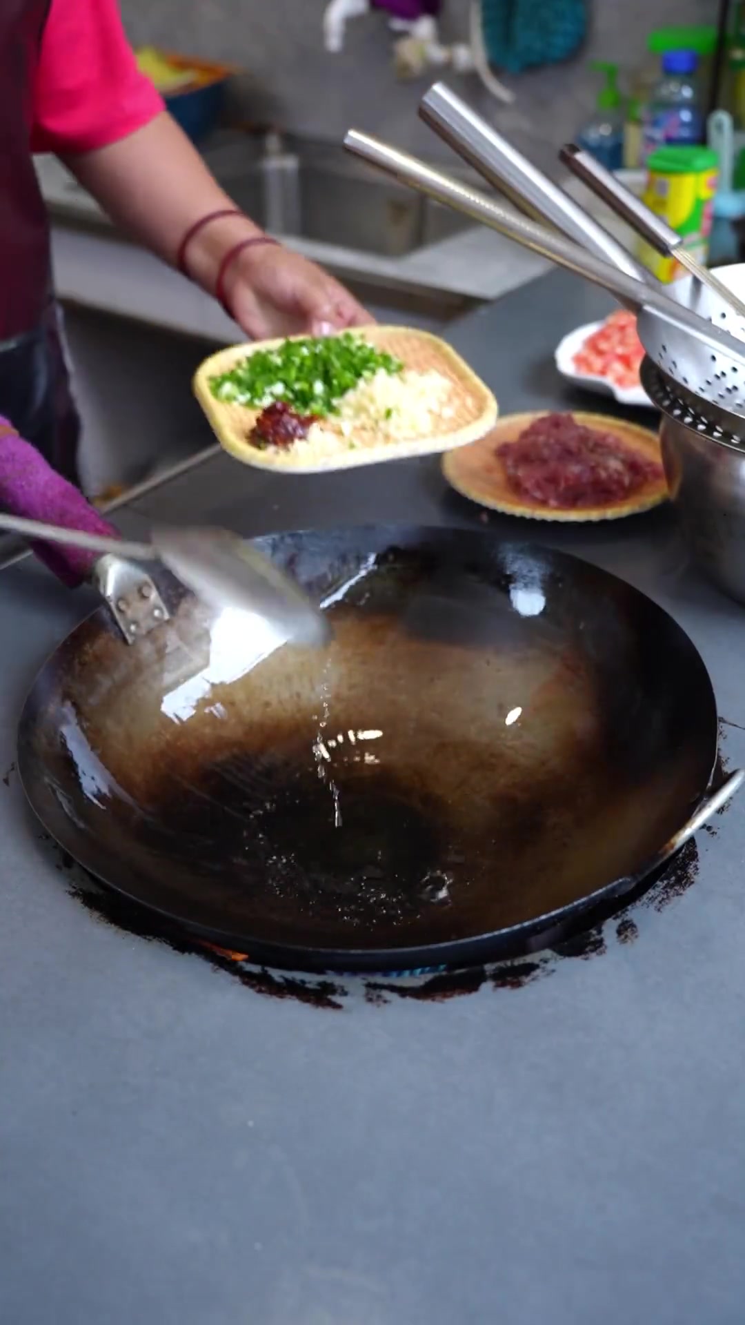 天气热了,弄个三椒肉沫吃起下饭