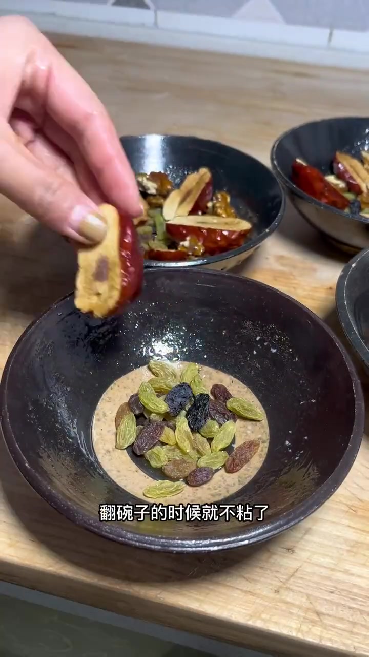 过年的必备饭之一甜饭蒸碗。软糯香甜味道美的很