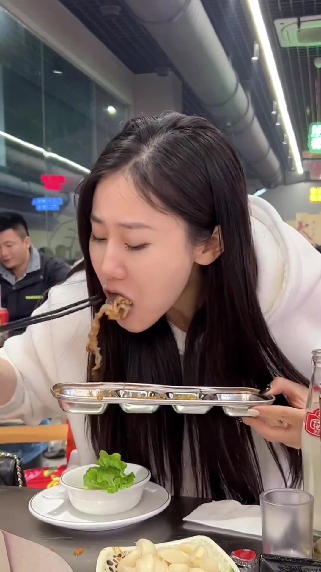 来杭州垃圾街吃了一个地摊烤肉!