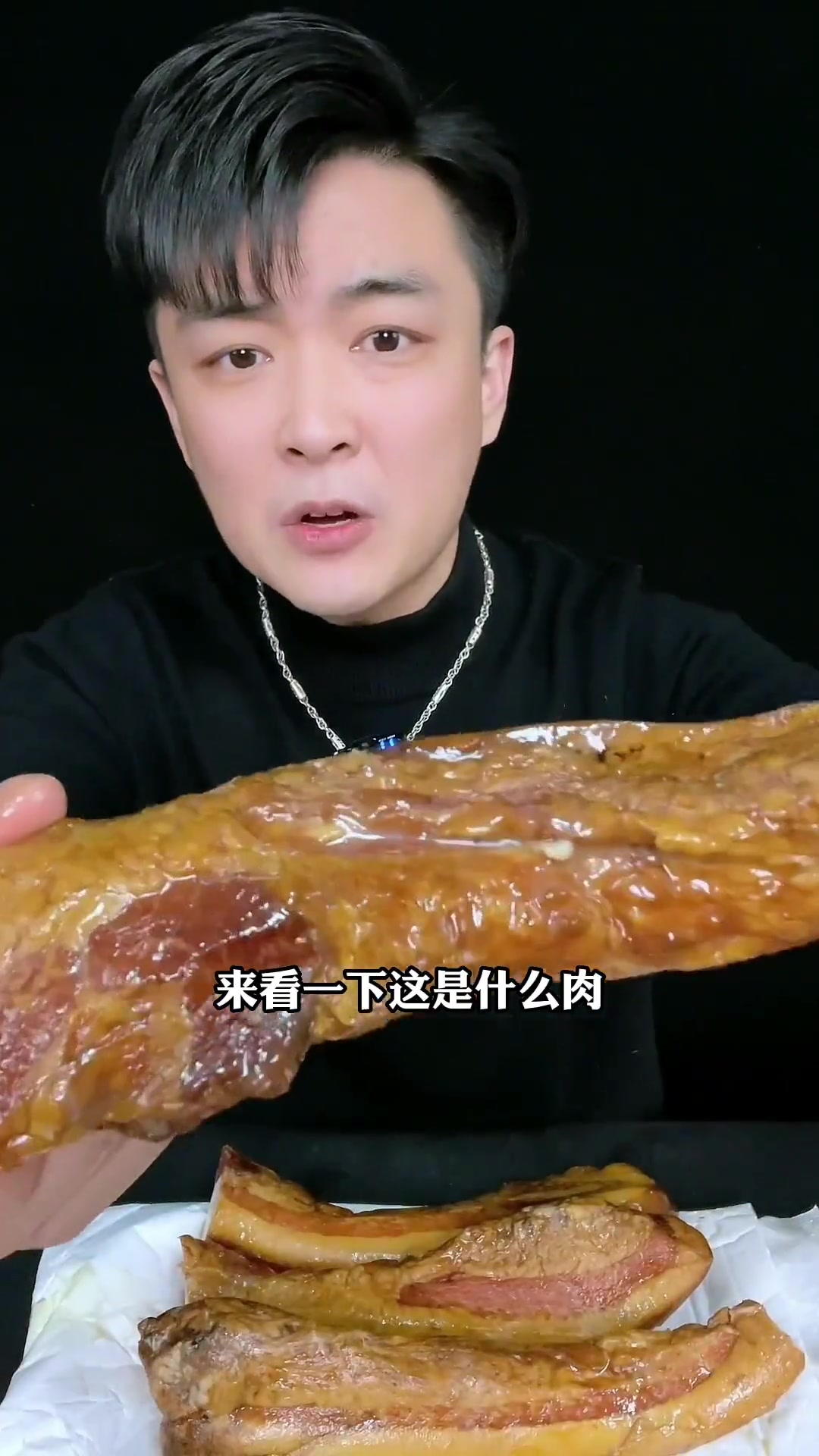 这么便宜的柴火烟熏五花腊肉他真的能吃吗?看到最后你就明白了