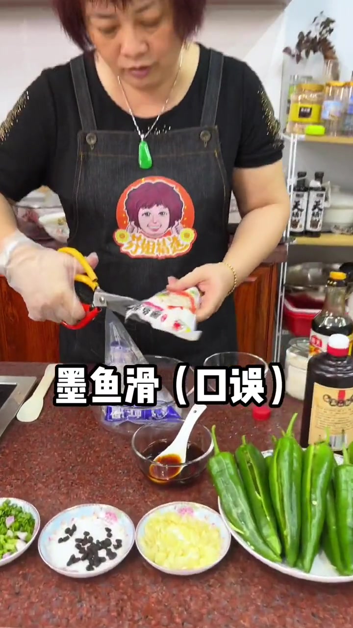 墨鱼滑虾滑酿尖椒,家常菜,还能酿冬菇、酿紫菜、酿秋茄