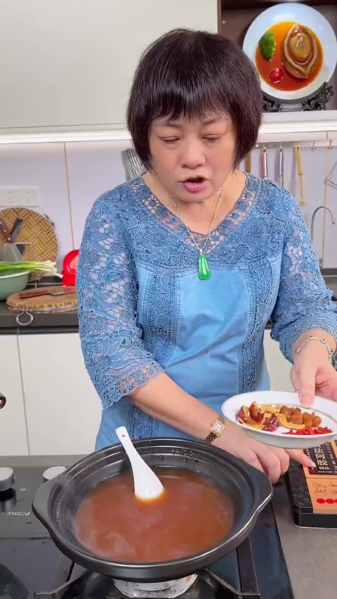 芬姐今天分享阿胶煮鸡蛋汤,打粉效果煮更加好,时间更快