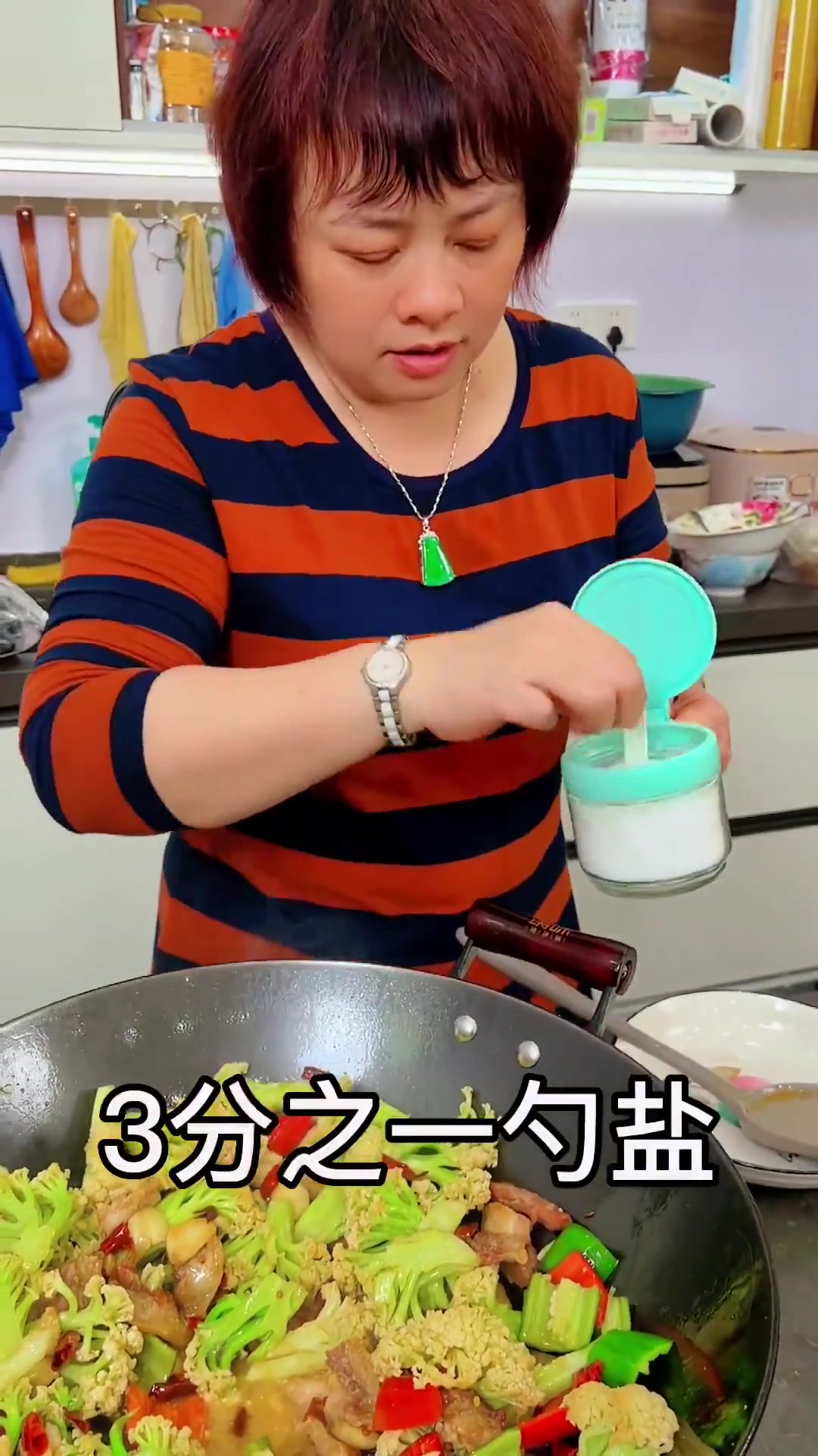 今天分享一个家常菜 啫啫松花菜 可以吃3碗饭
