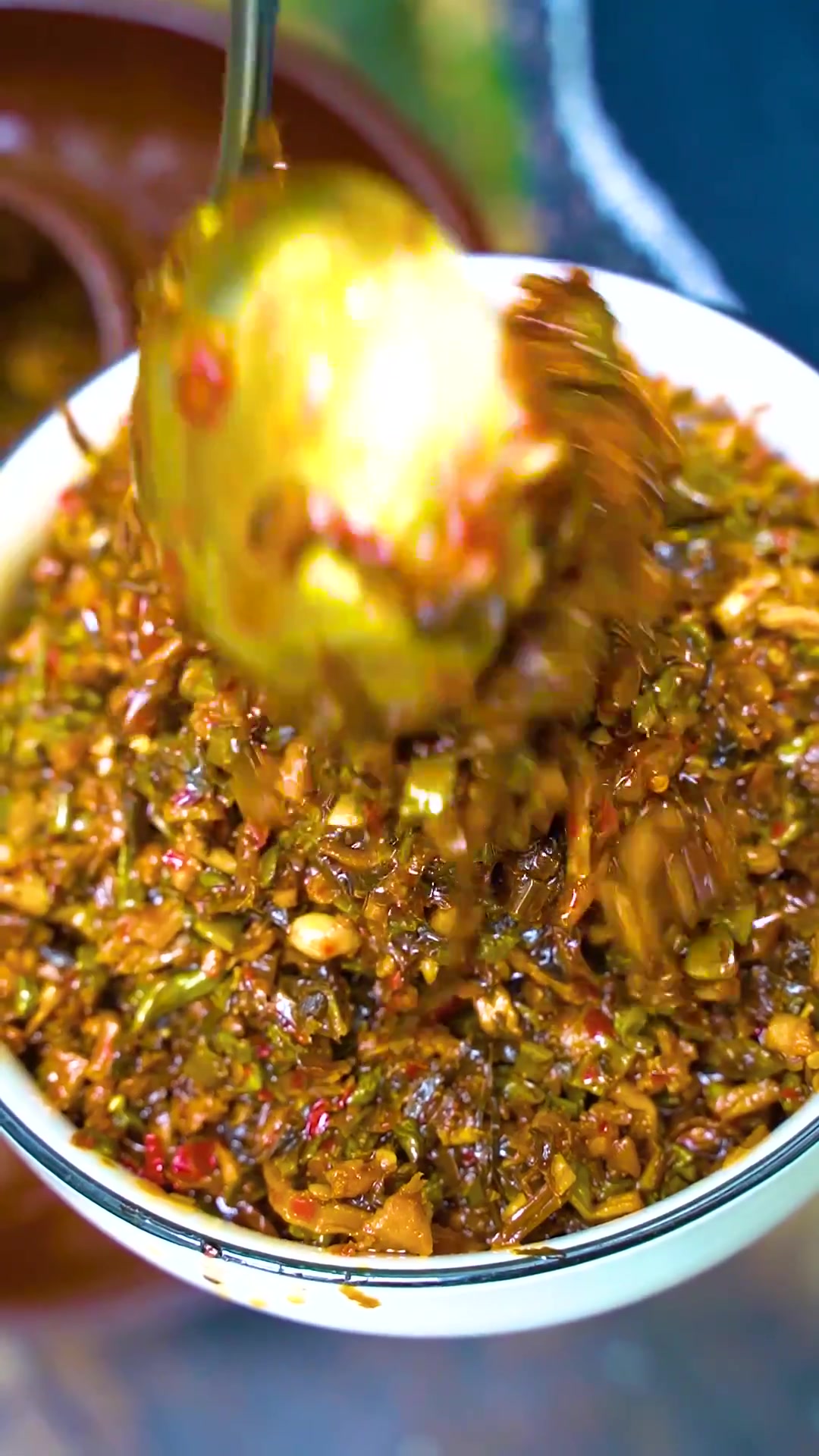 这是我们湖南的外婆菜,用梅干菜和干豆角萝卜干炒的