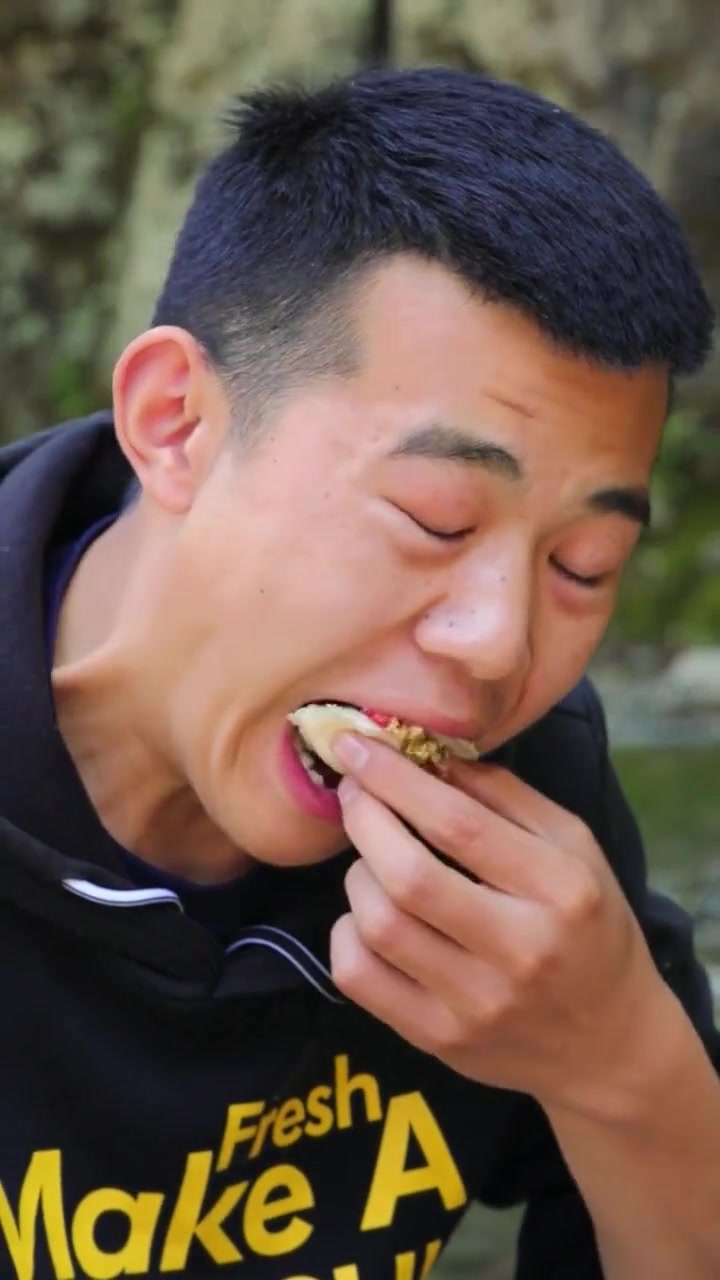 中年人要多吃!山东特产剁椒蒜蓉酱,农家老坛腌制
