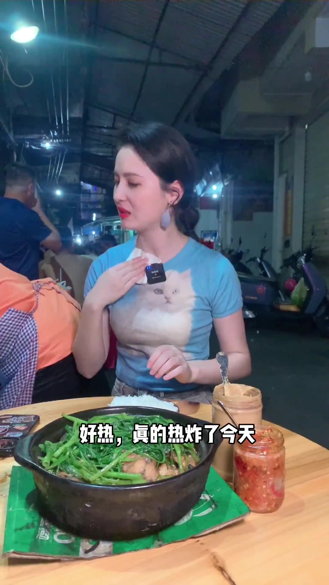 地方特色美食:海南鱼煲,这鲶鱼是养殖的?大家说呢