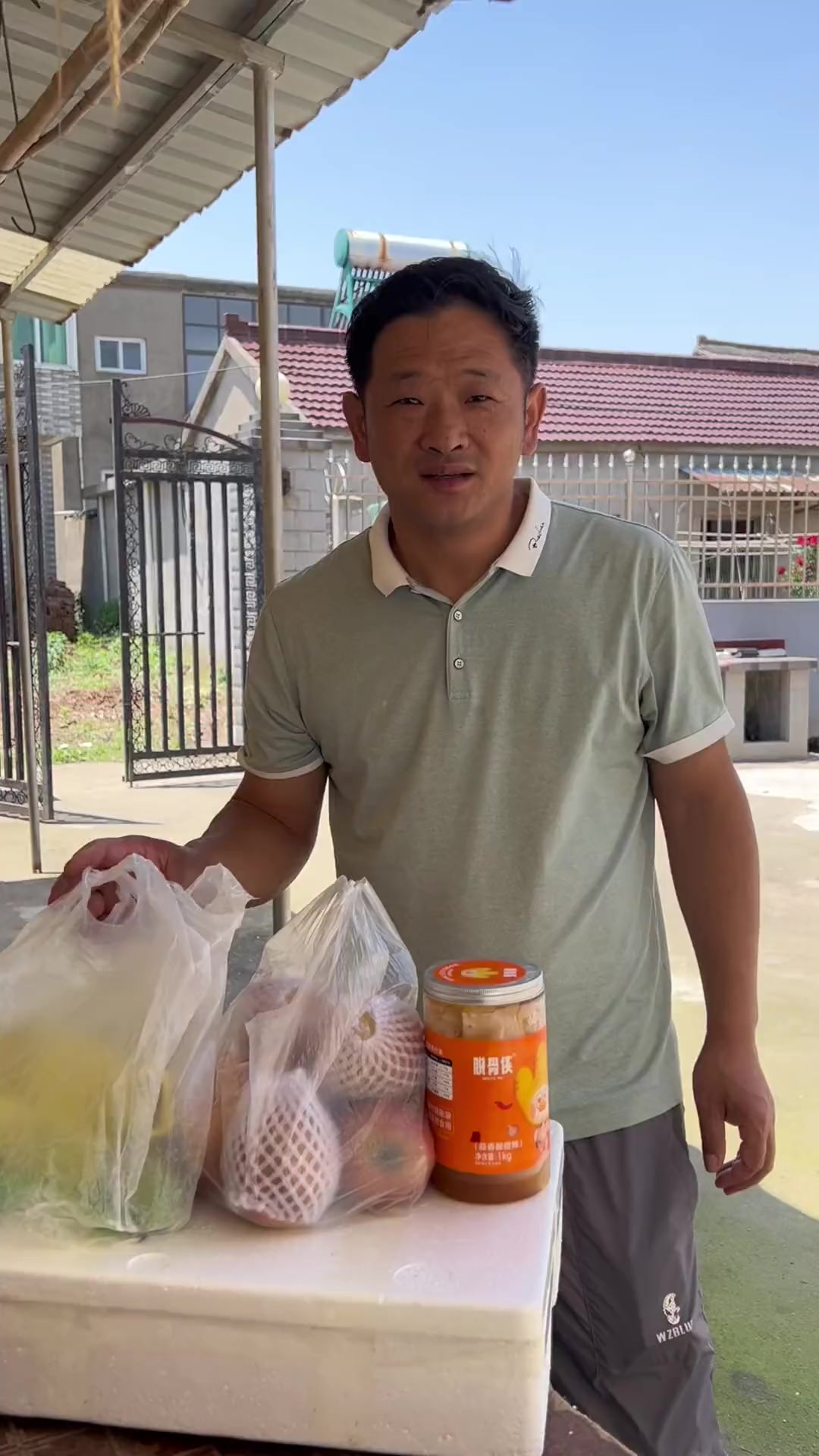 孩子快高考了,今天弄了一条野生的黄鳝送到和县给孩子炖汤,顺便看看孩子