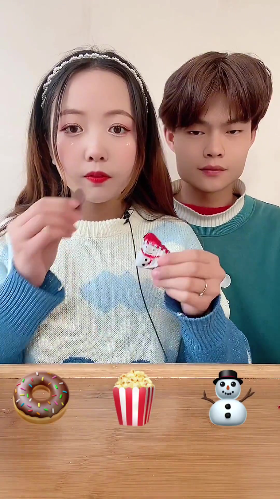 明天想看我吃什么表情包那?告诉我