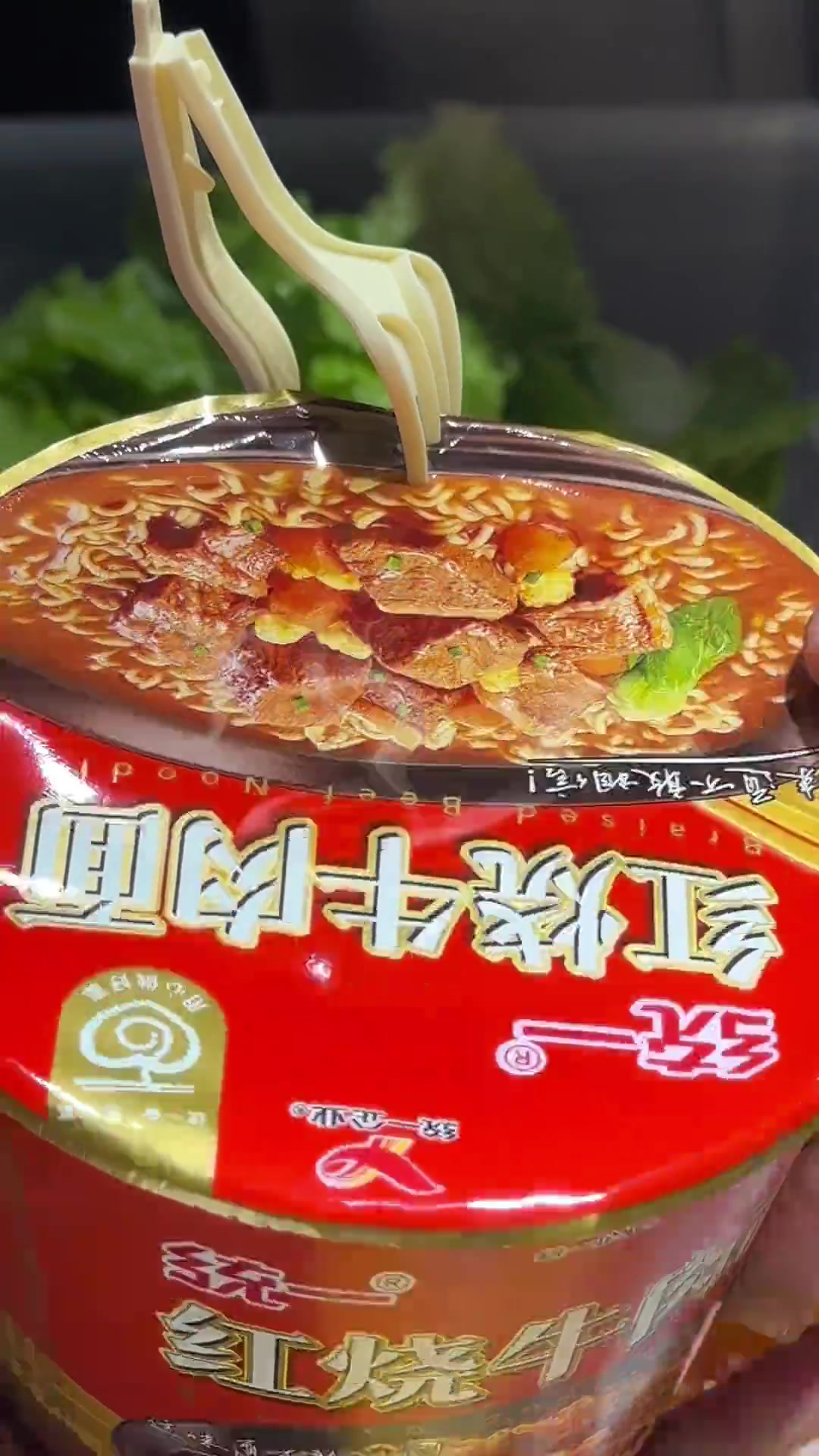 在长沙夜市里偶遇“真红烧牛肉面”,20R一桶!