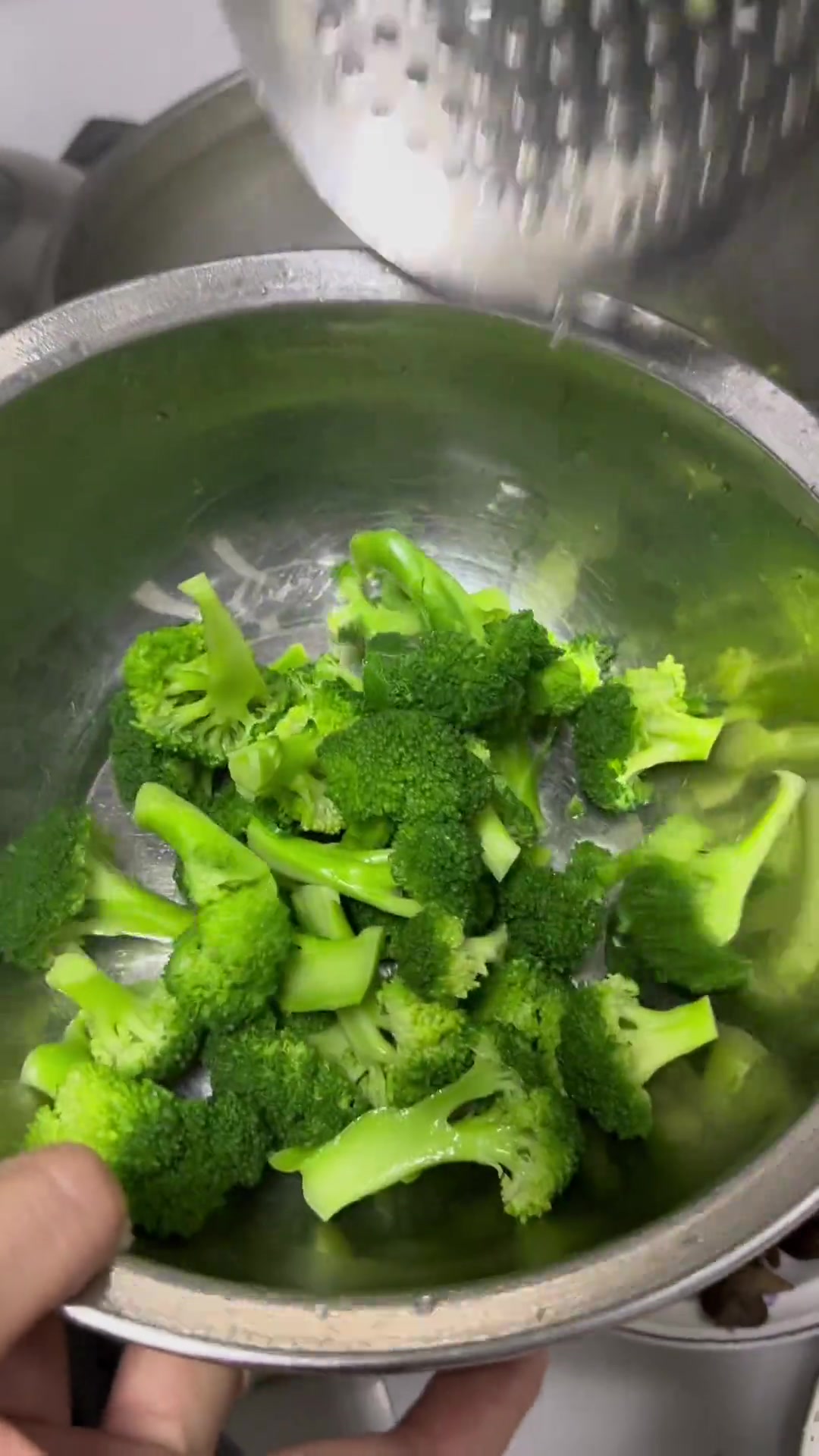 冷水狗鱼有很多种吃法,沙生鱼-包饺子也特别好吃!记录我的农村生活