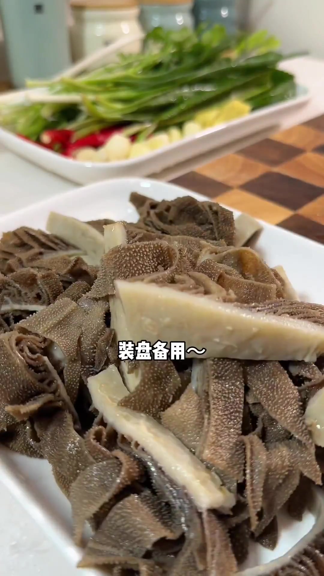 夏日炎炎,谁能拒绝一道酸爽开胃的“傣味凉拌毛肚”