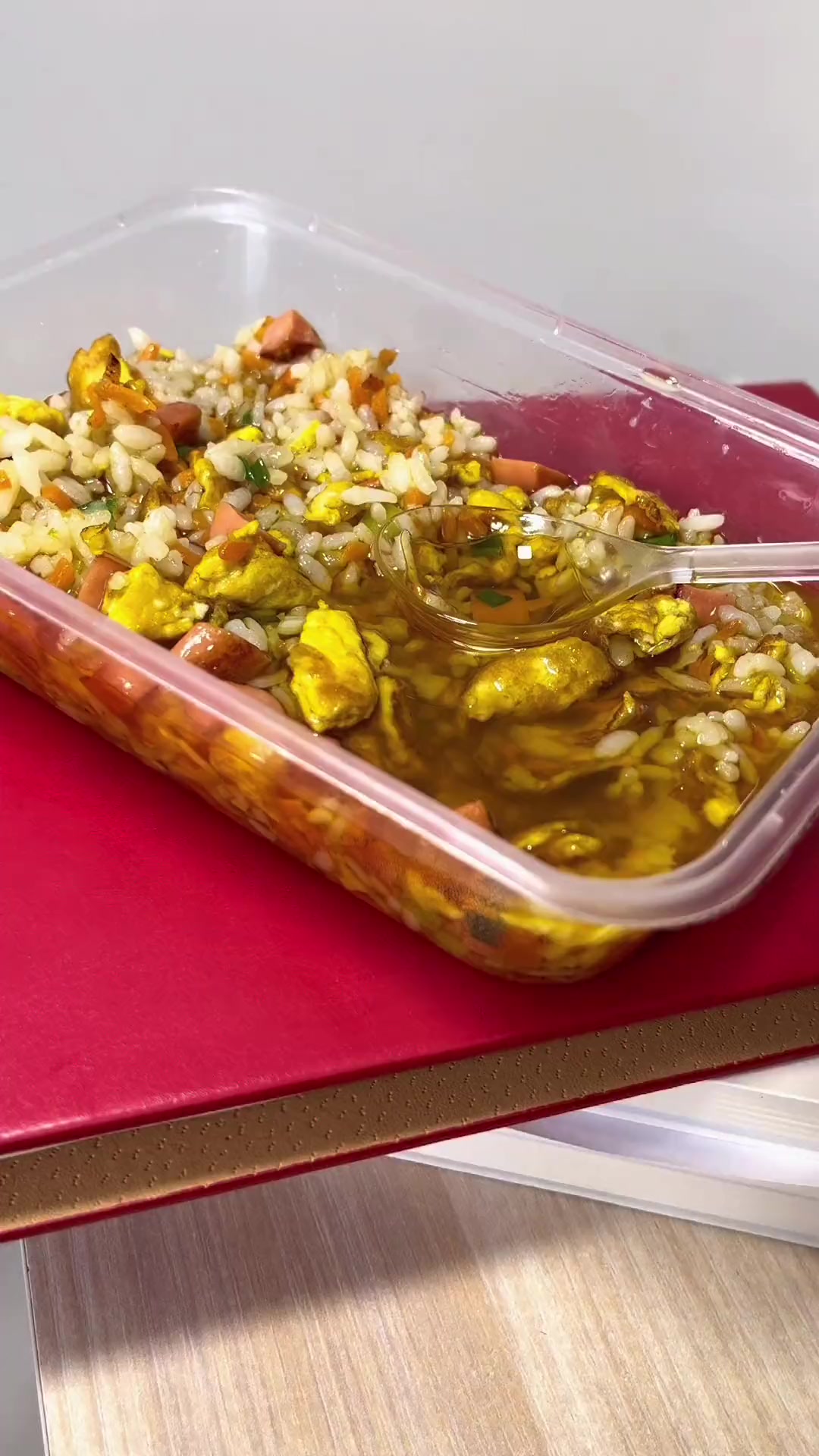 学校食堂的蛋炒饭……这碗油 米挺多啊……