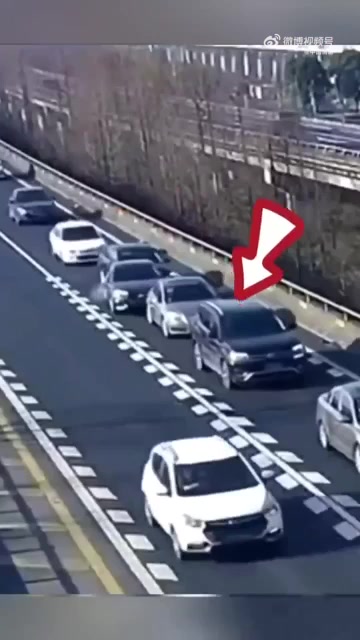 女子戴鲨鱼夹摔成重伤,紧急提醒→