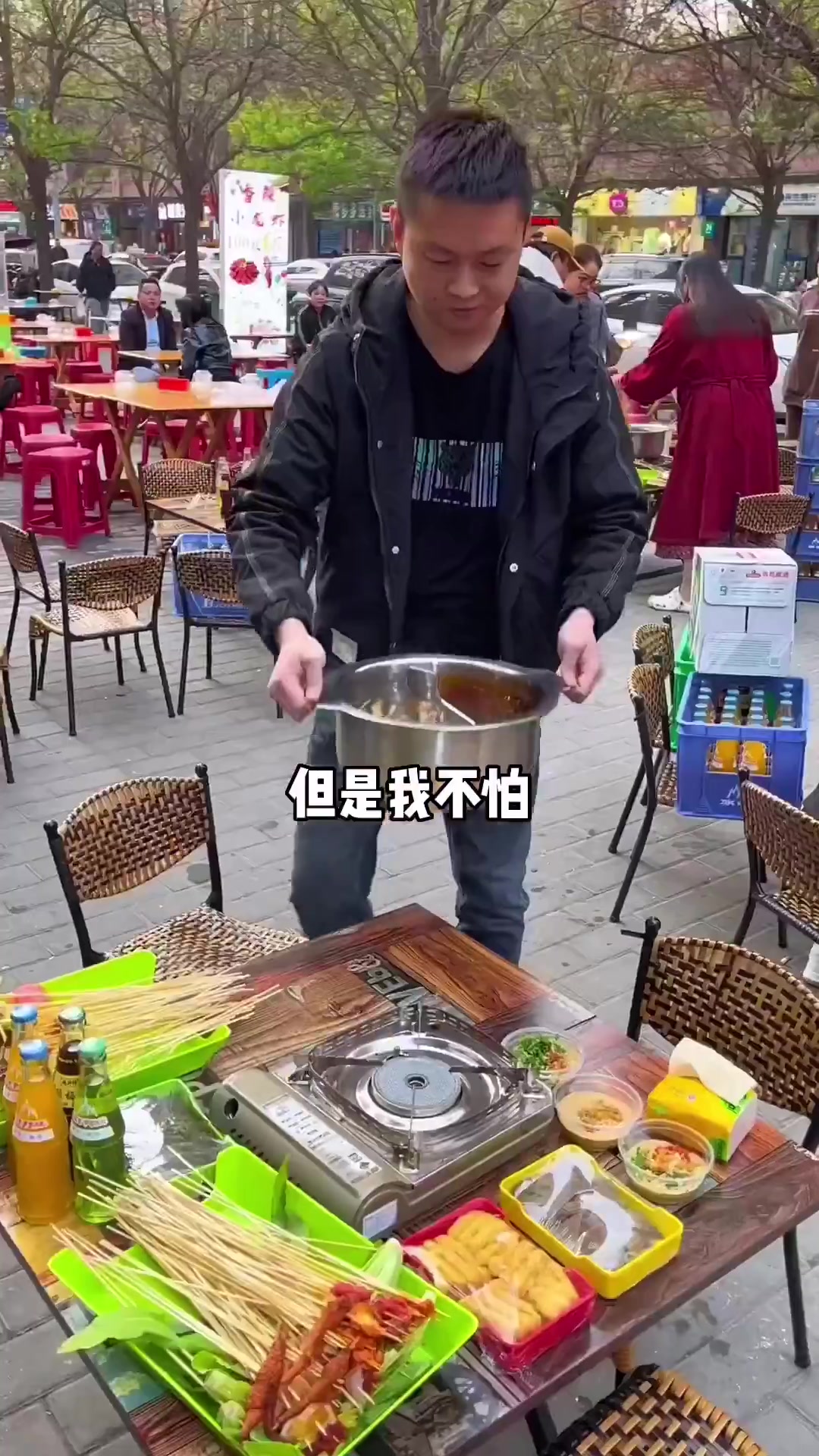 冰峰酸梅汤可以无限喝的串串店!有没有人能给老板上课的?