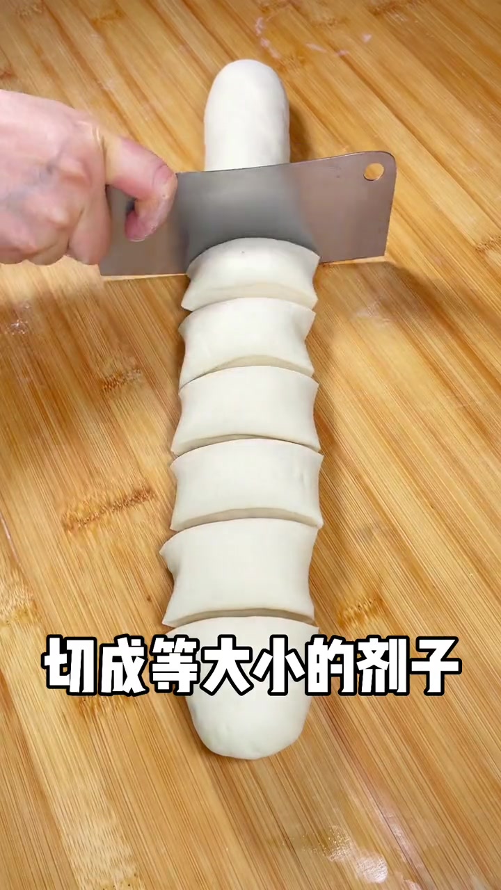 热气腾腾的包子出锅啦,只要加水就可以,30秒就能学会