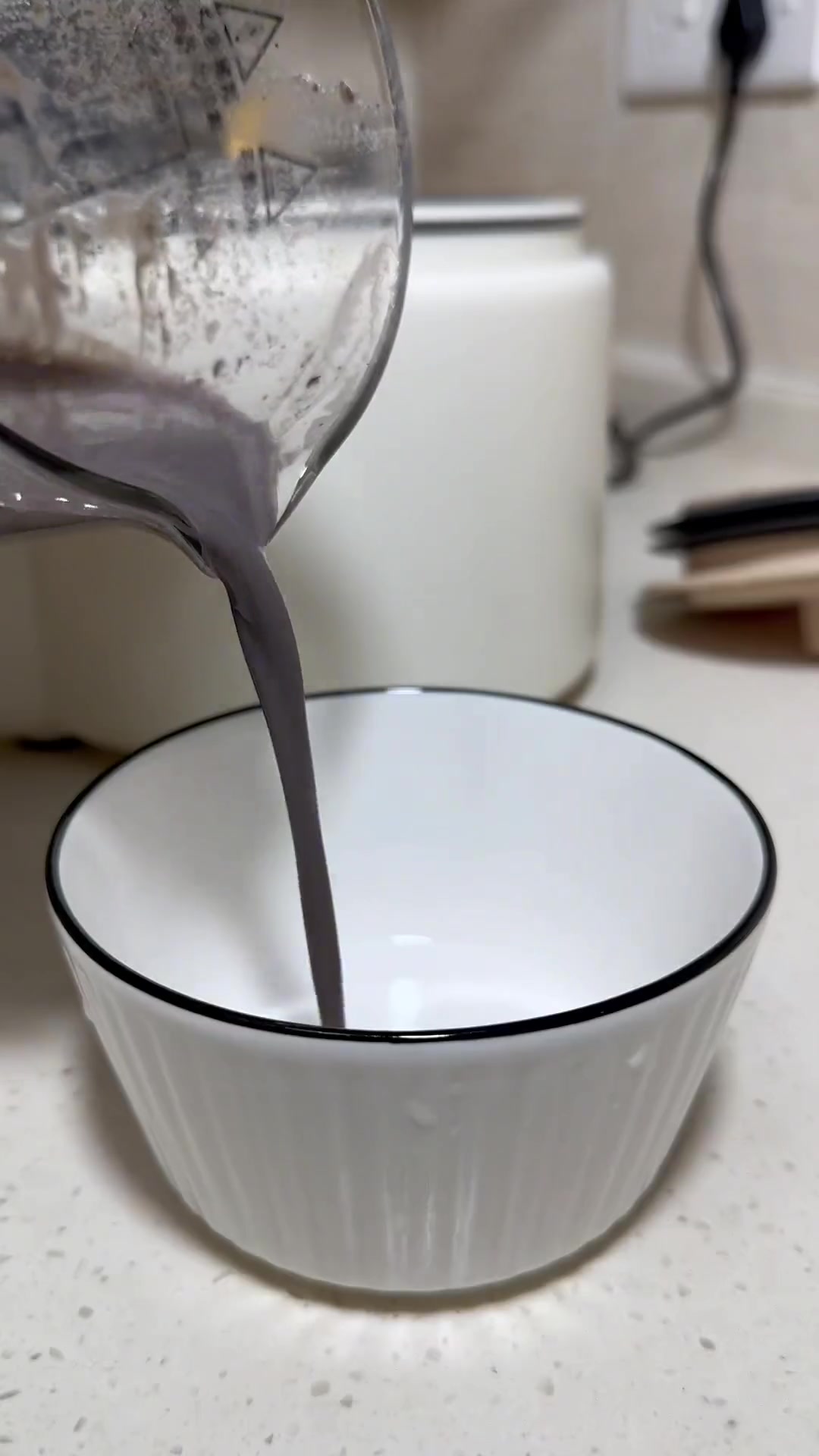 今天给姐妹们分享几款我家常喝的破壁机早餐做法,简单营养又好喝