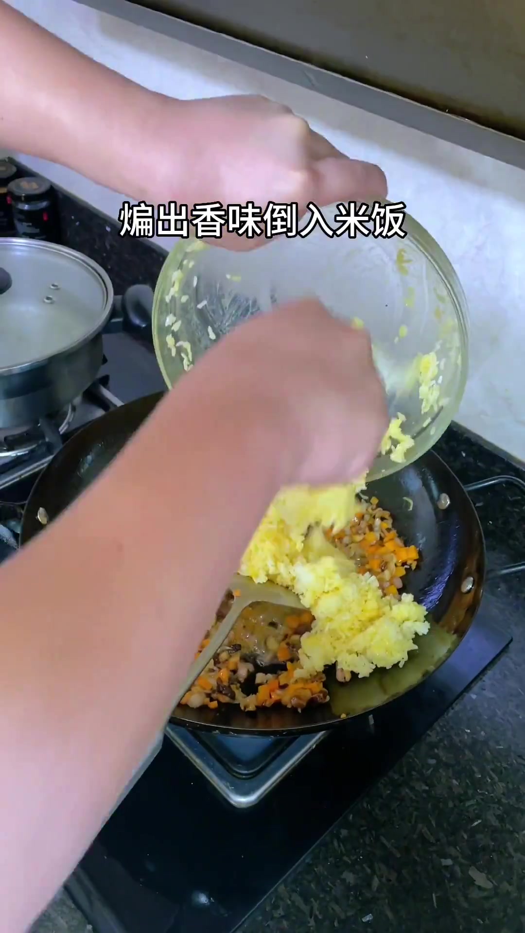 紫菜炒饭,家里的小孩特别喜欢吃的一个炒饭,又香又好吃!