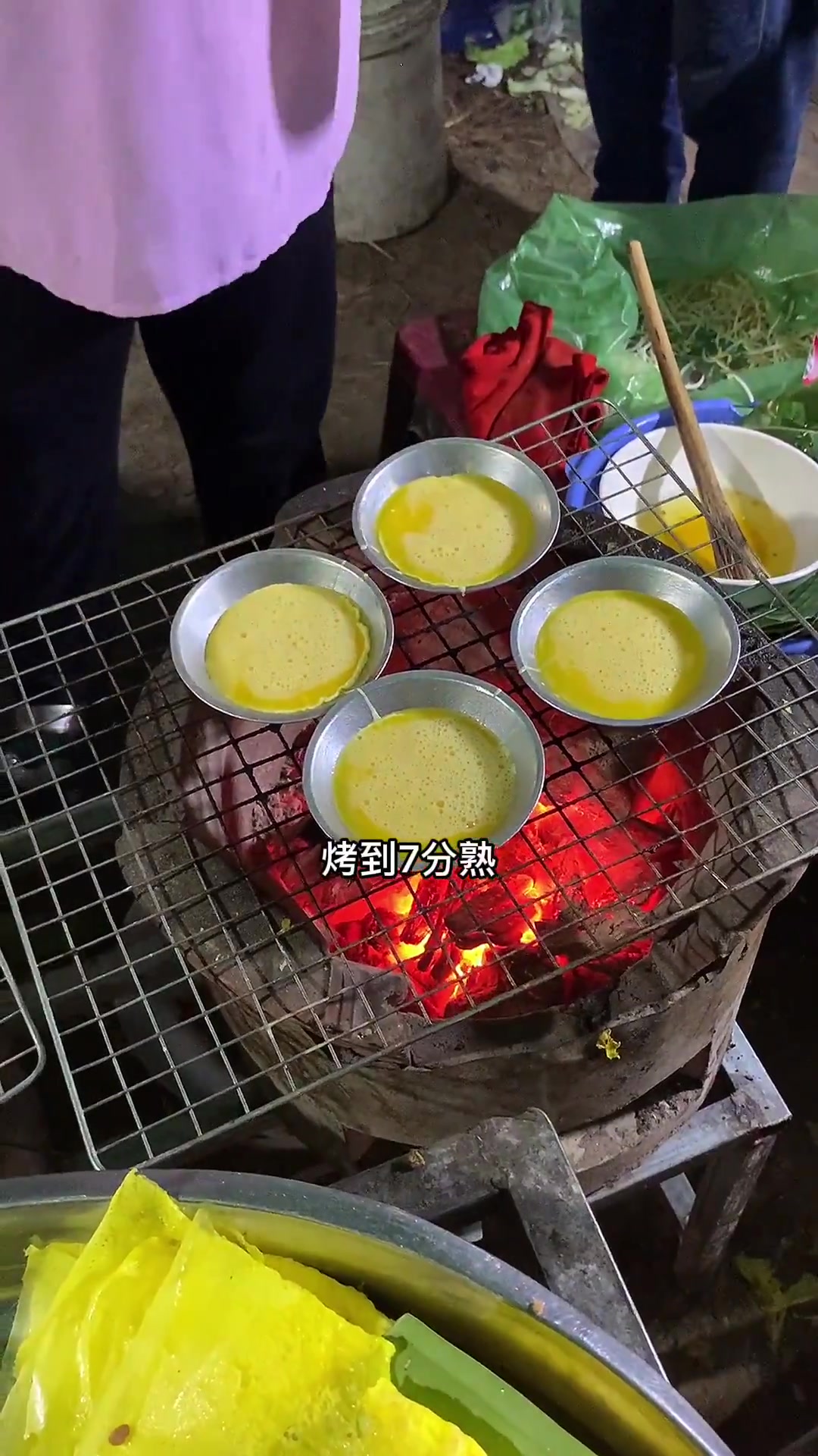 去夜市打包点小吃当宵夜,都是很久没吃的味道了