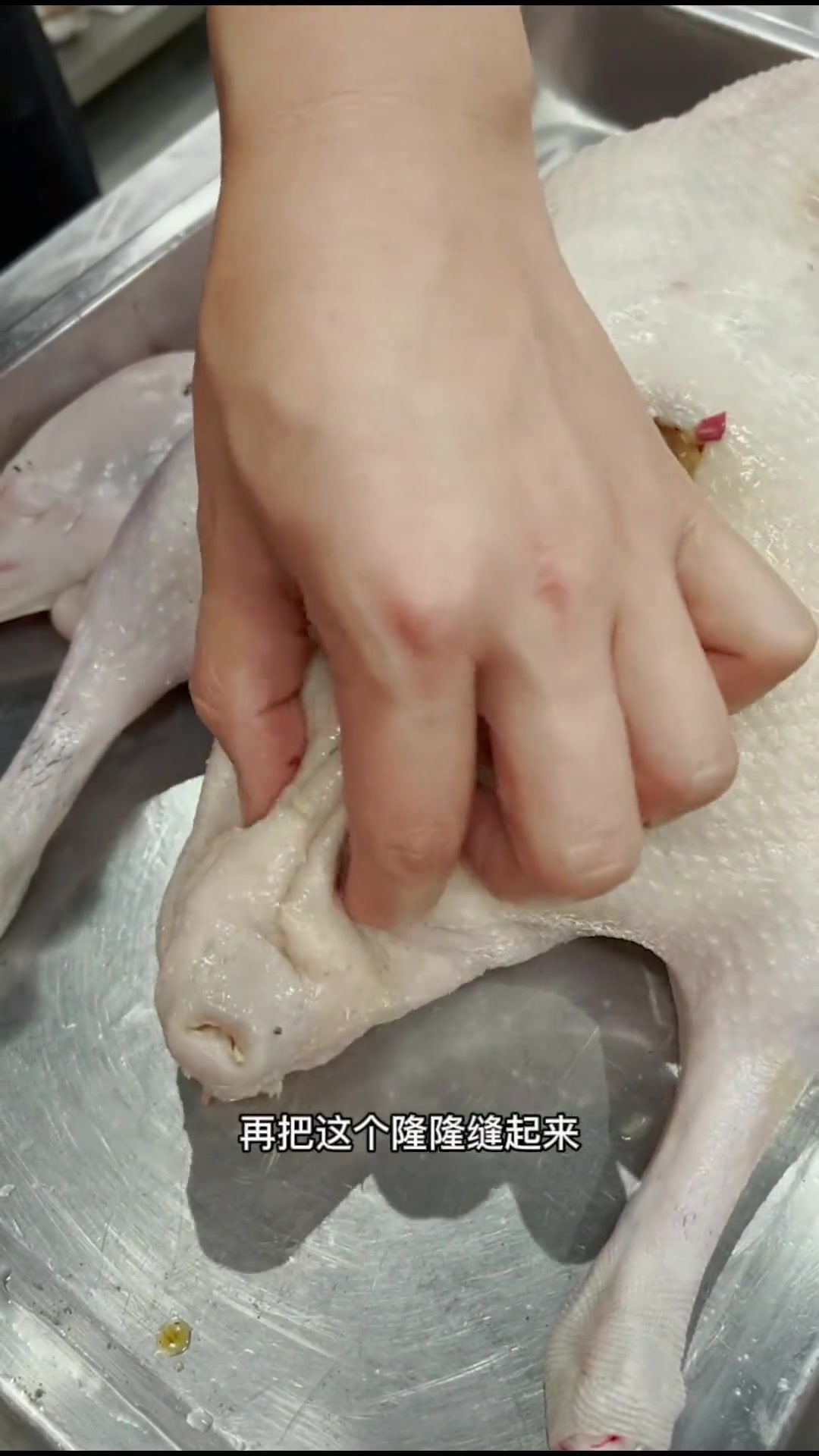 大头良分享广东出名的“深井烧鹅”烤出来皮脆肉嫩多汁