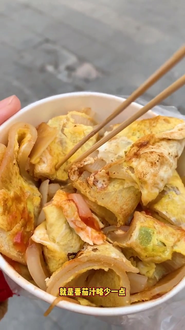 信和东边的粥车经常光顾,还有一块一个的鸡蛋～终于小吃车们又出现了～我这个人,离开小吃心里空