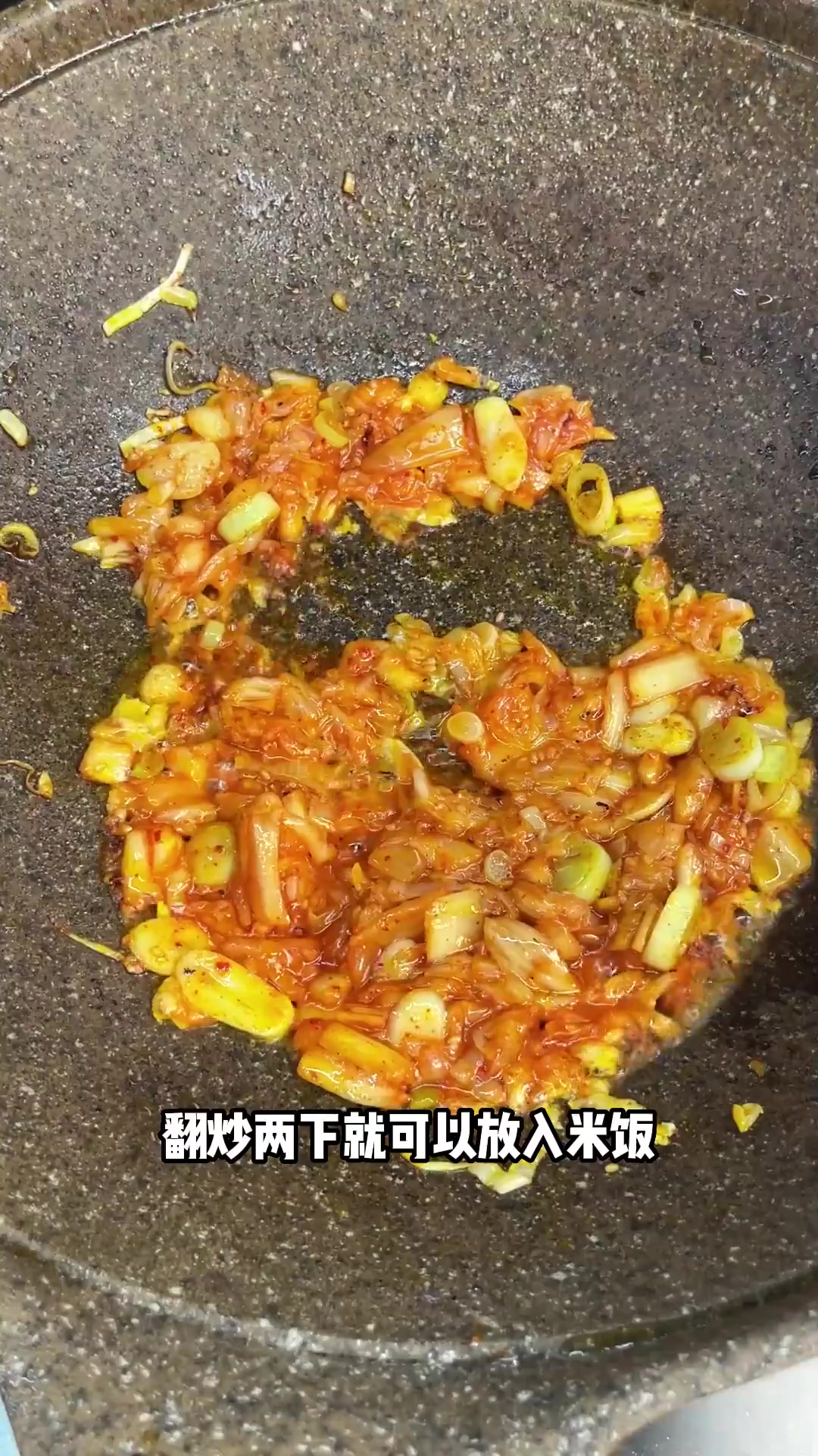 超级超级简单又好吃的泡菜炒饭教程来啦!懒人必学菜单之一!