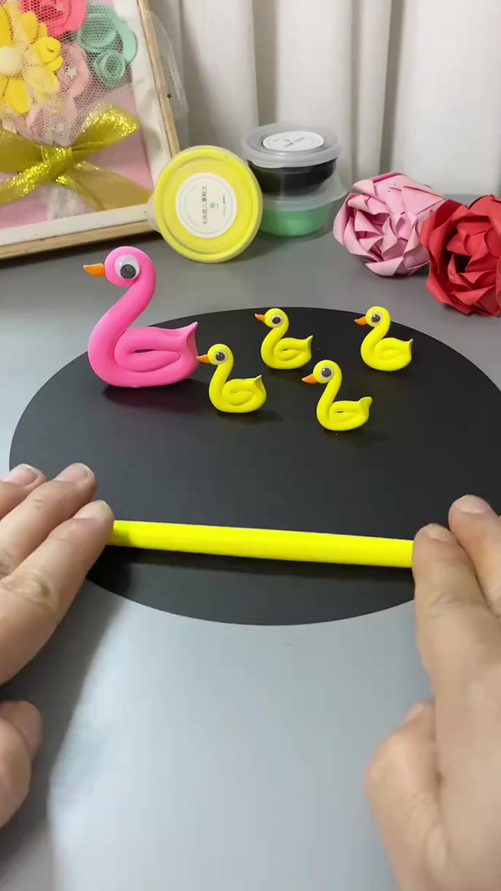 宝贝,一起捏个萌萌哒小鸭子吧!