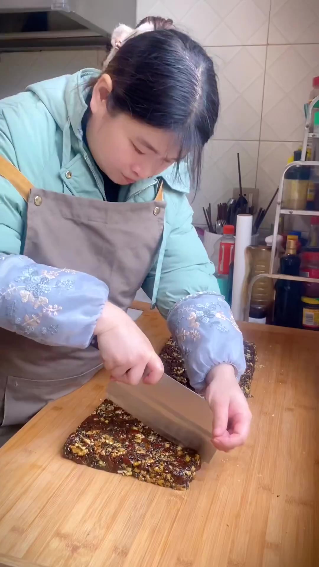 快过年了做点核桃红枣糕当零食吃,好吃又营养