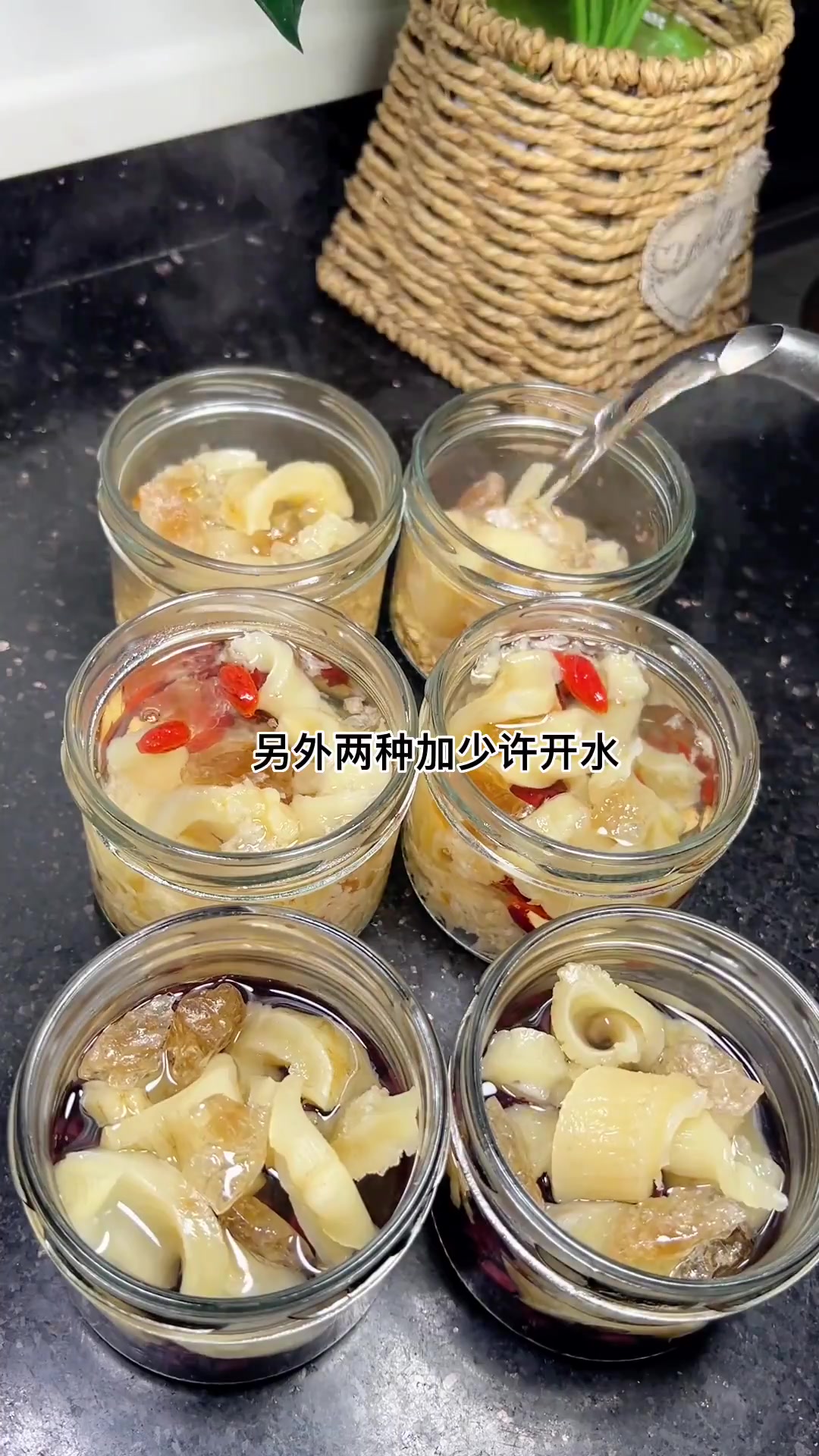 女人要对自己好一点,来碗鱼胶炖牛奶,做法简单又香甜