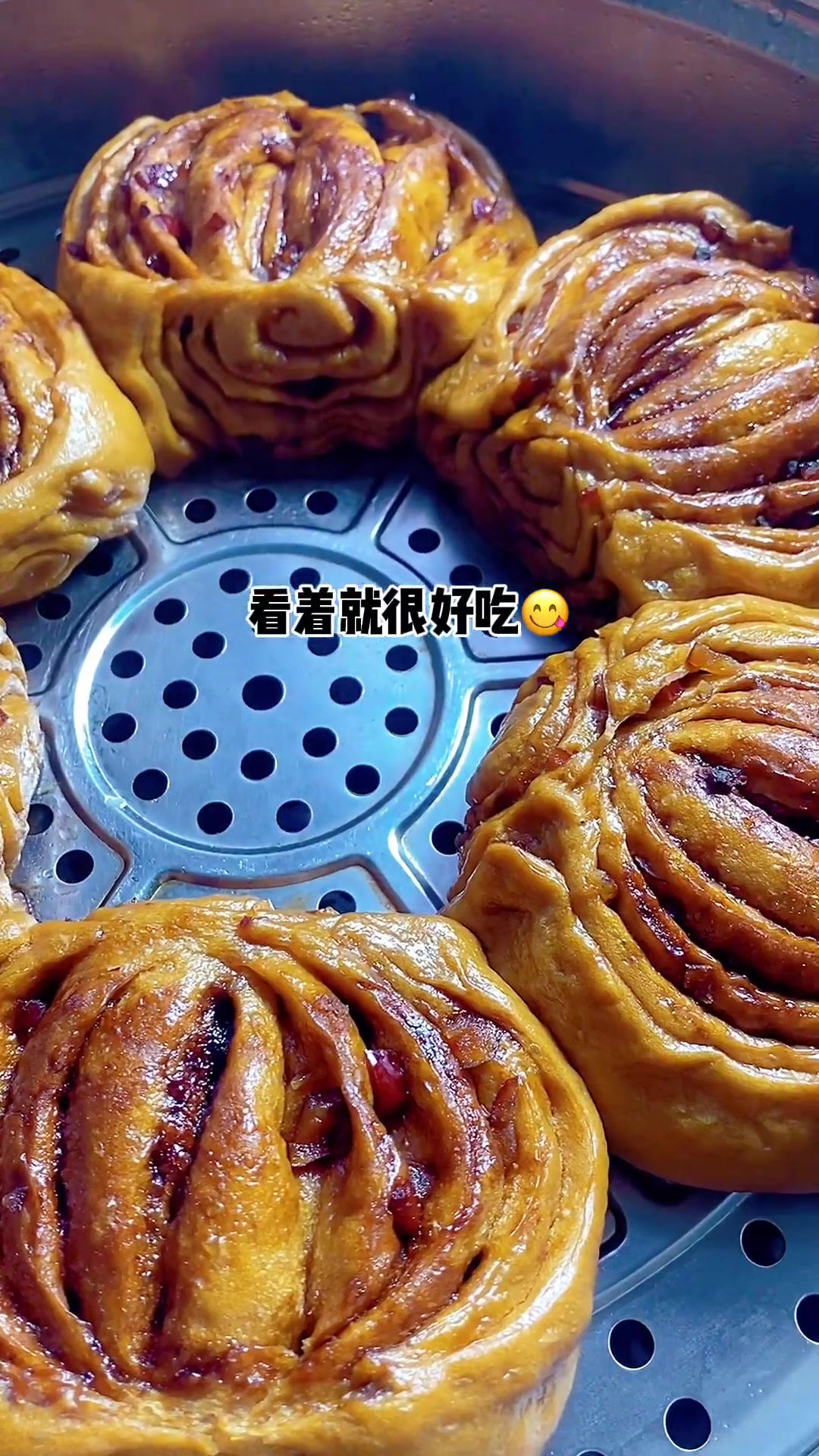 家里有面粉的一定要试一下这个红枣大馒头,鲜软大份又香甜